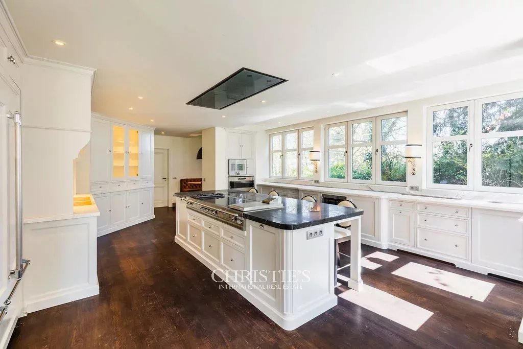 Manoirwijk – Charmante villa op een achterliggend perceel van 55 are