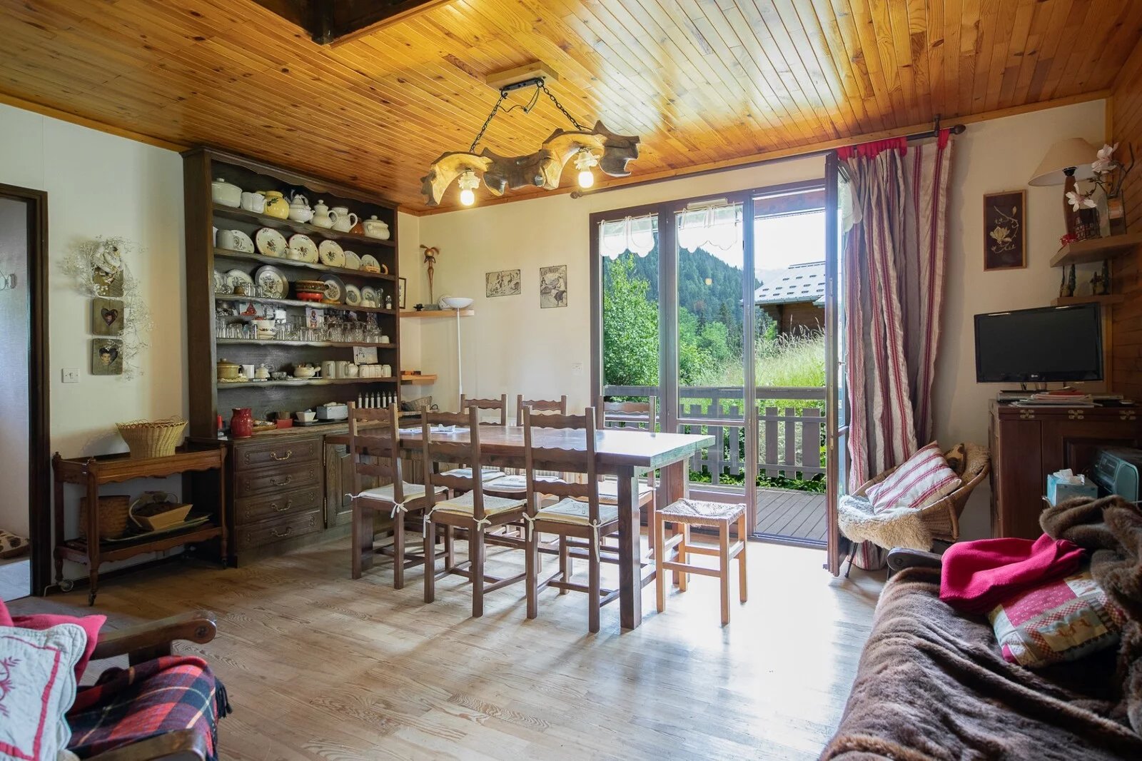 4 BEDROOMS CHALET - CLOSE TO THE CENTER