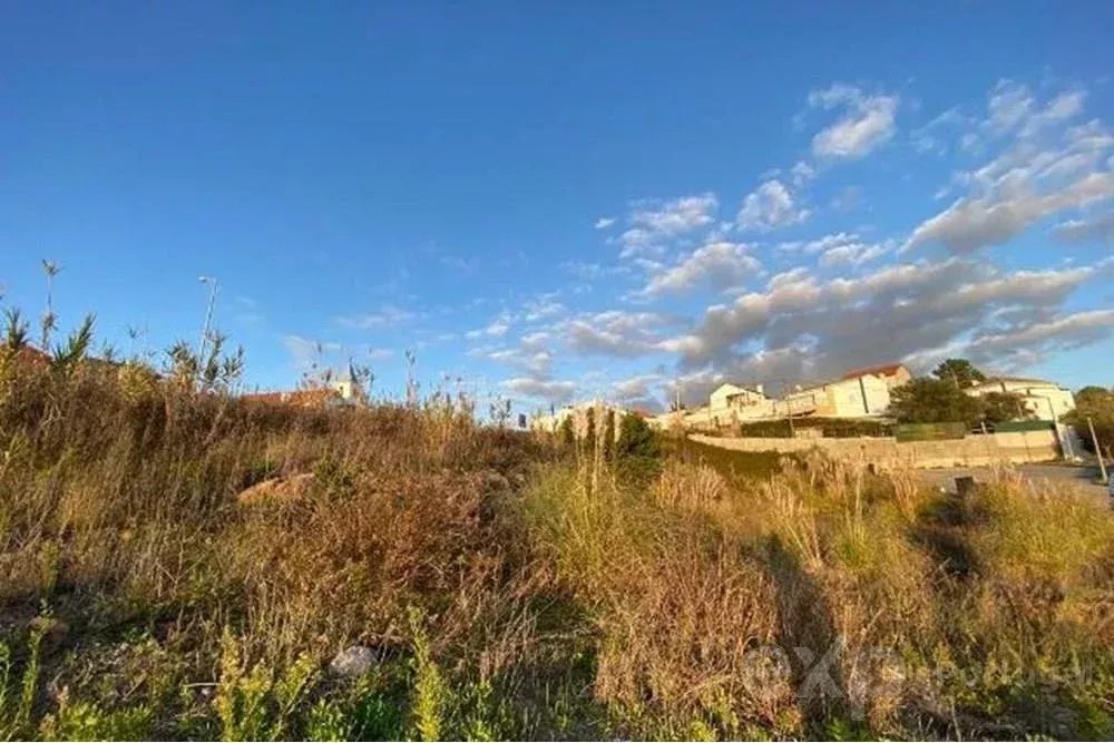 Lote de terreno com 200 m² para construção de moradia. Perto do centro da Ericeira.