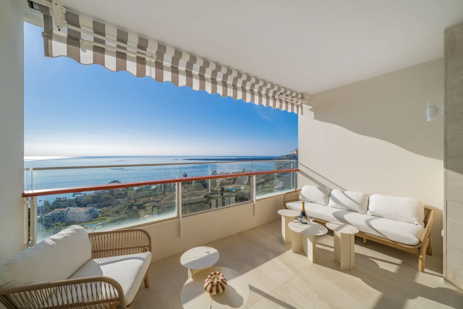 Sea View Apartment in Cannes La Californie