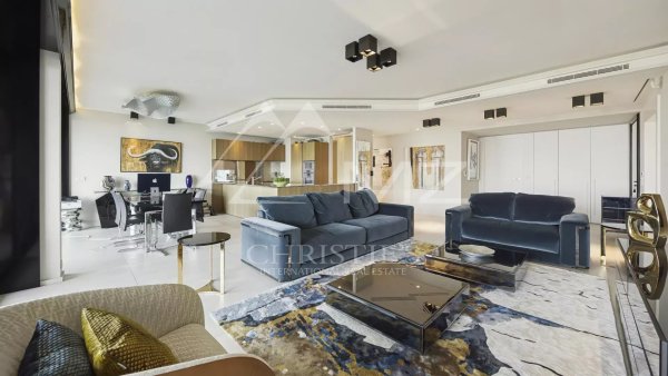 Contemporary Apartment in a Recent Residence in Californie — photo 3