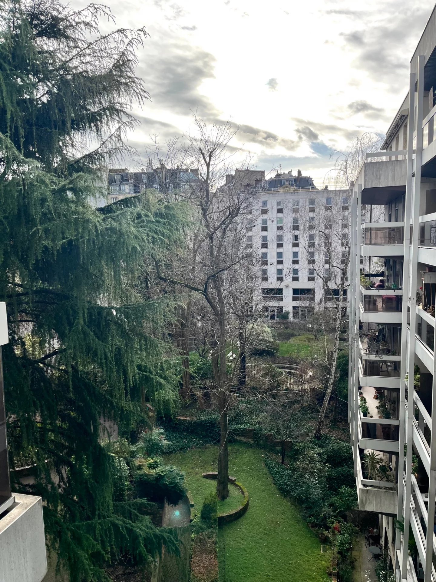75006/Vavin/Luxembourg: superbe appartement familial sur jardins