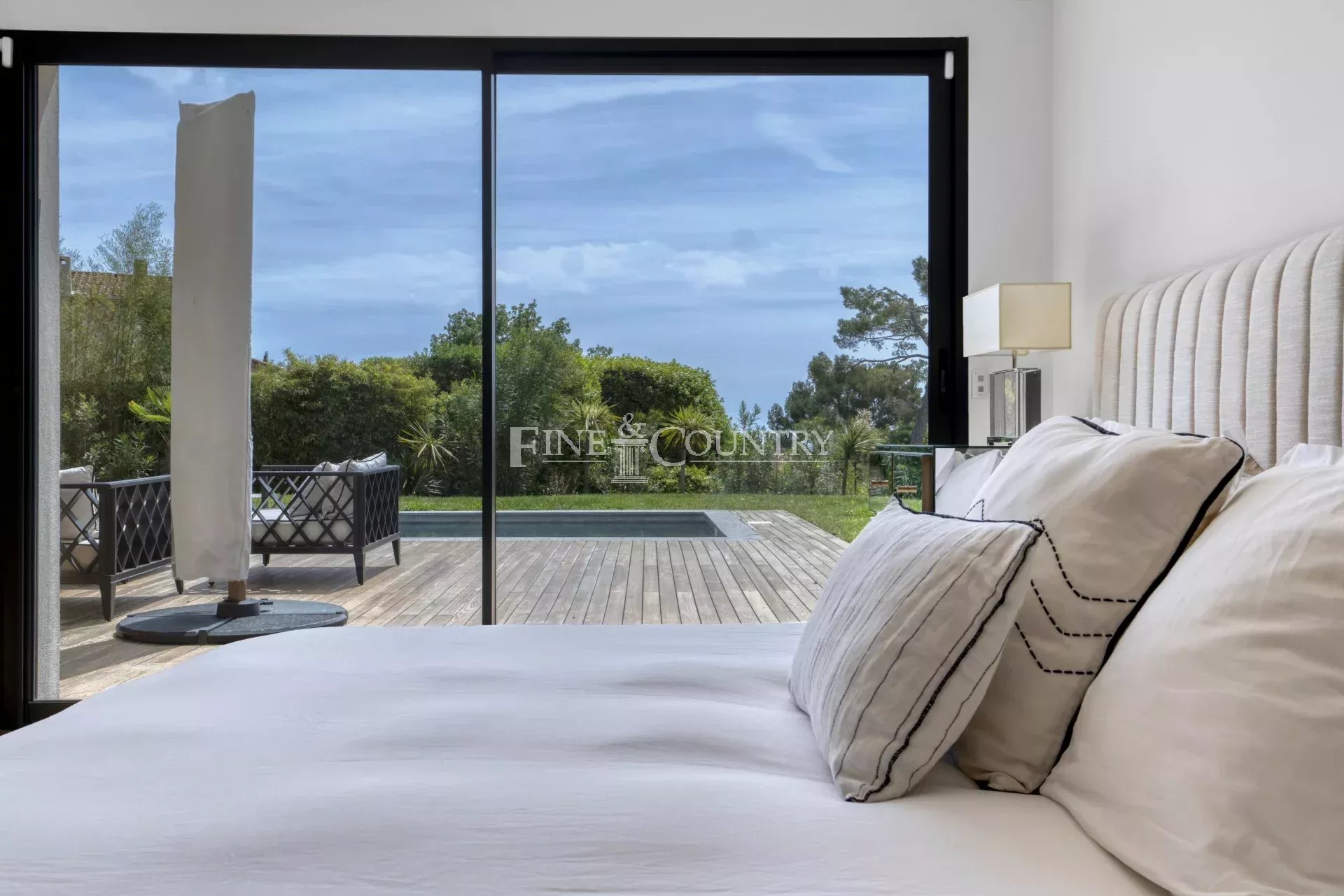Photo of Villa for sale in Le Cannet  with sea view