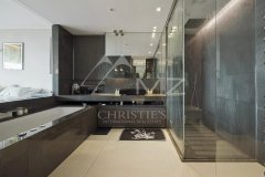 Contemporary Apartment in a Recent Residence in Californie — photo 7 of 7
