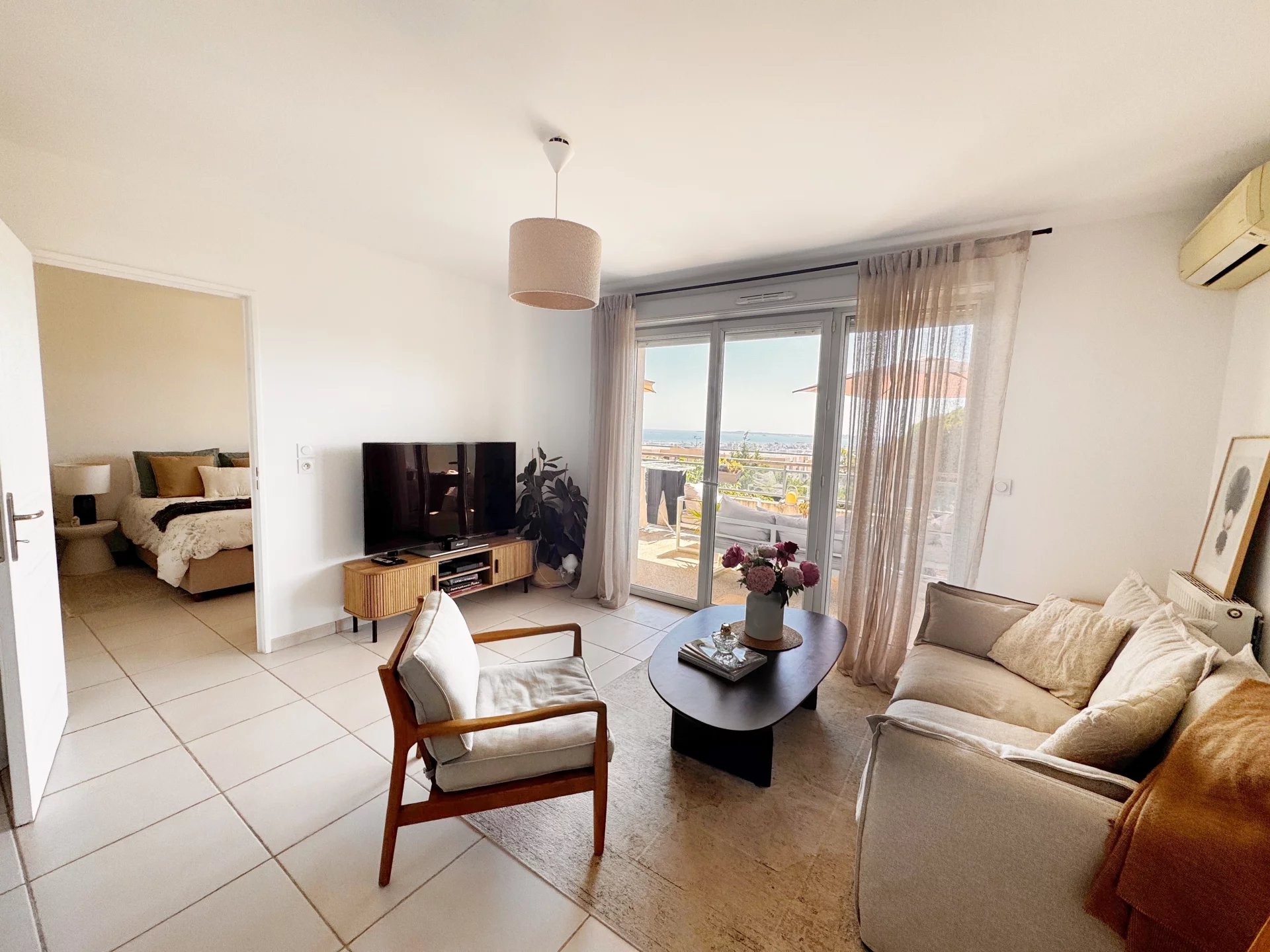 Appartement au calme absolu, vue mer, belle terrasse et garage