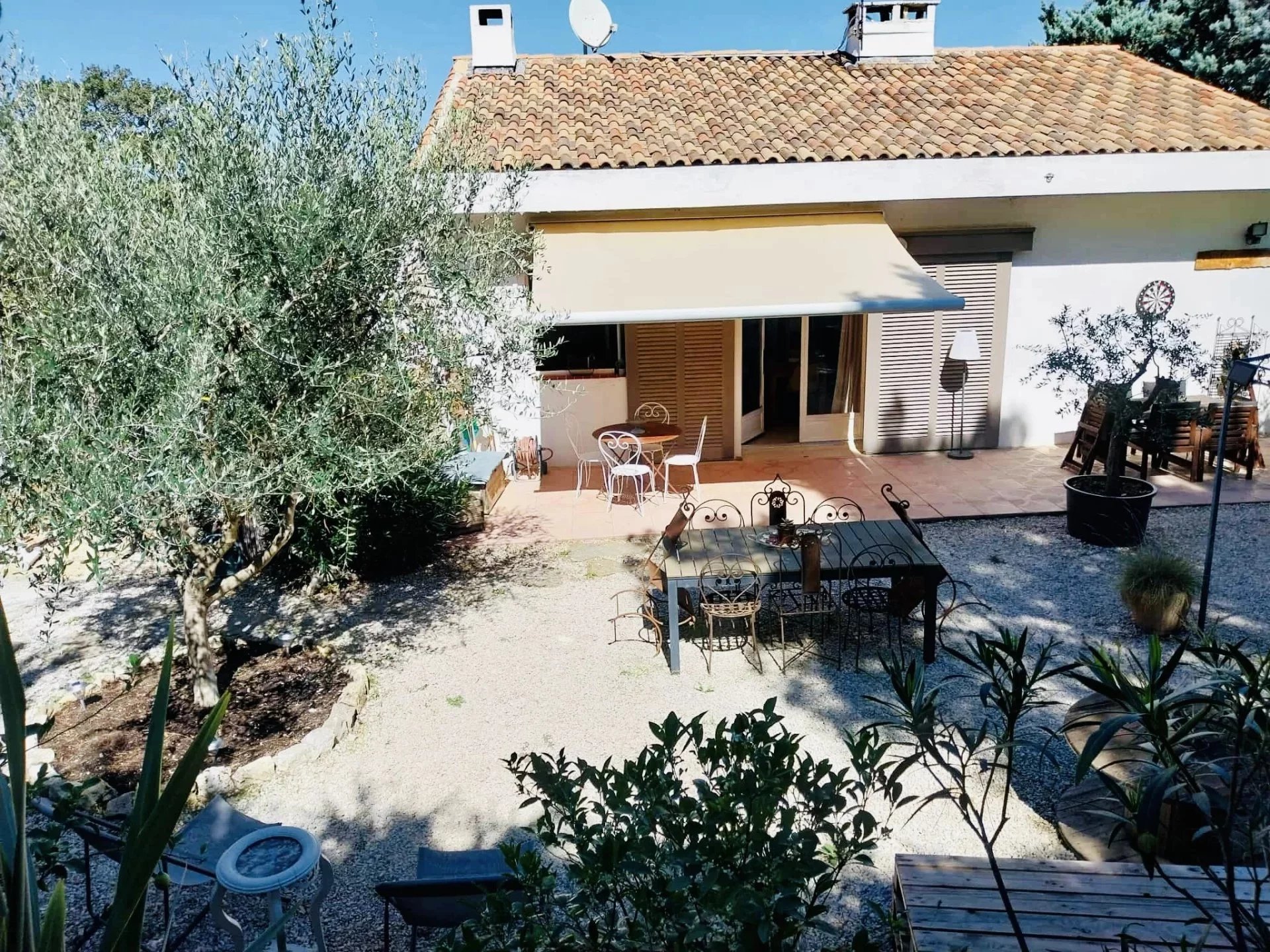Maison de TYPE 9 sur une parcelle de 1300m2