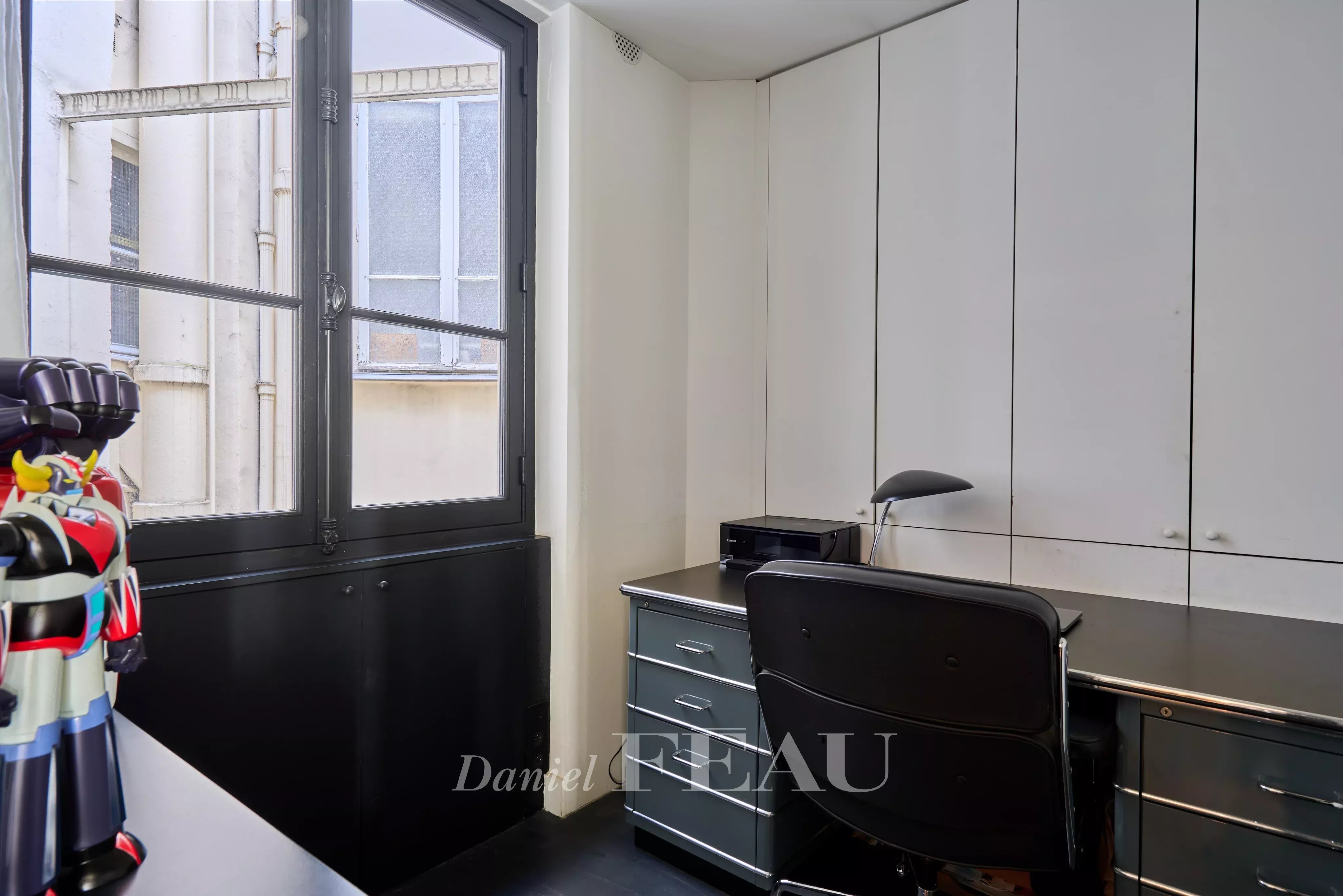 Coin bureau de la chambre côté cour