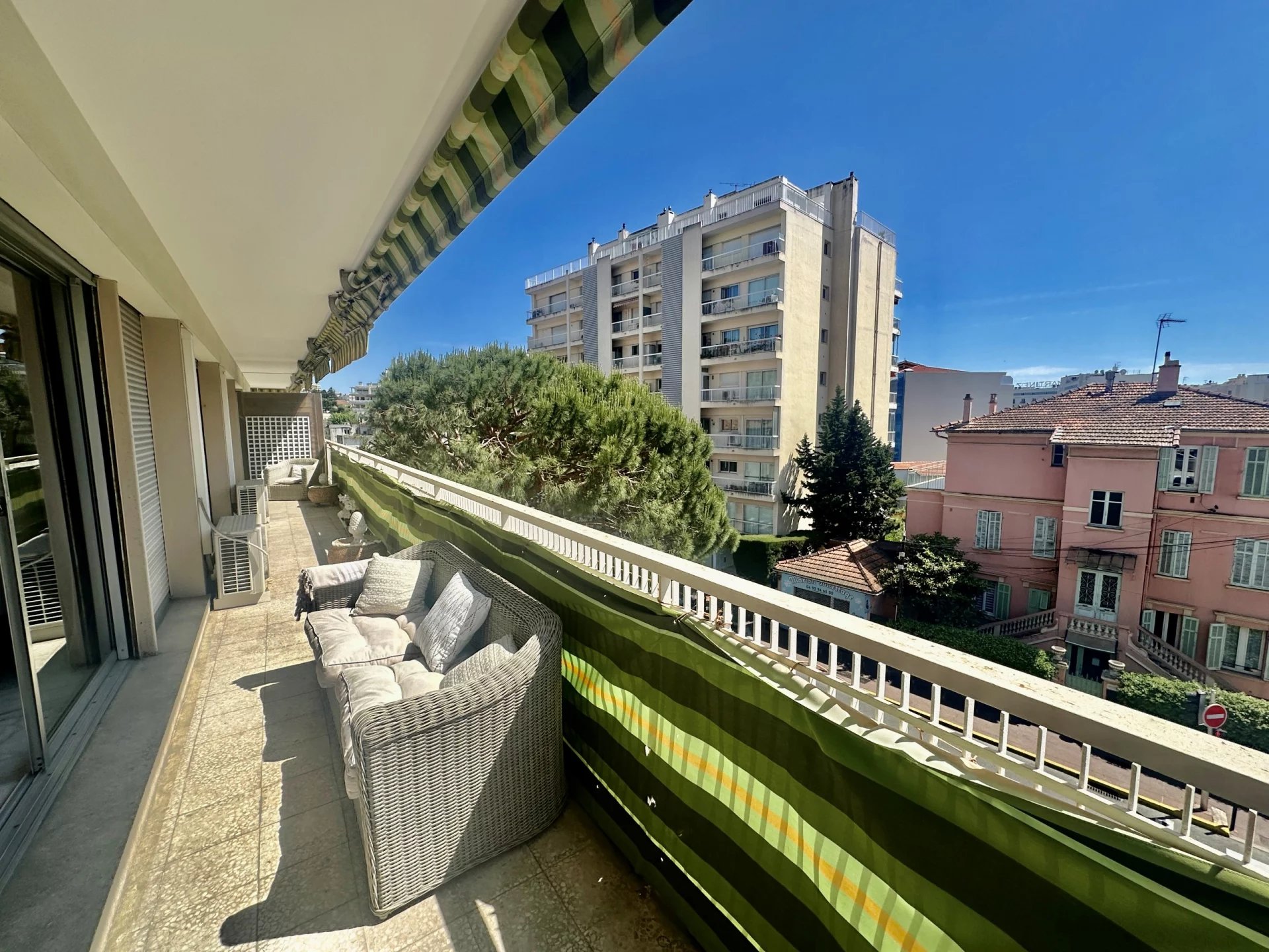  Cannes for sale 3 room apartment near beaches and city center