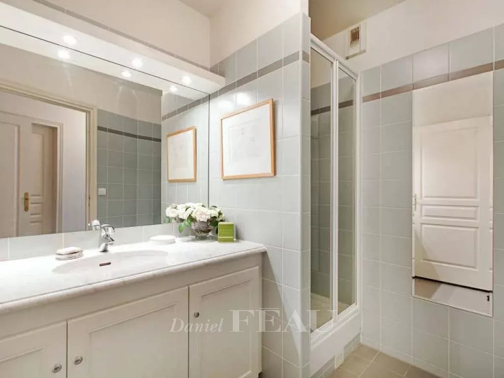Location Appartement Paris 8ème