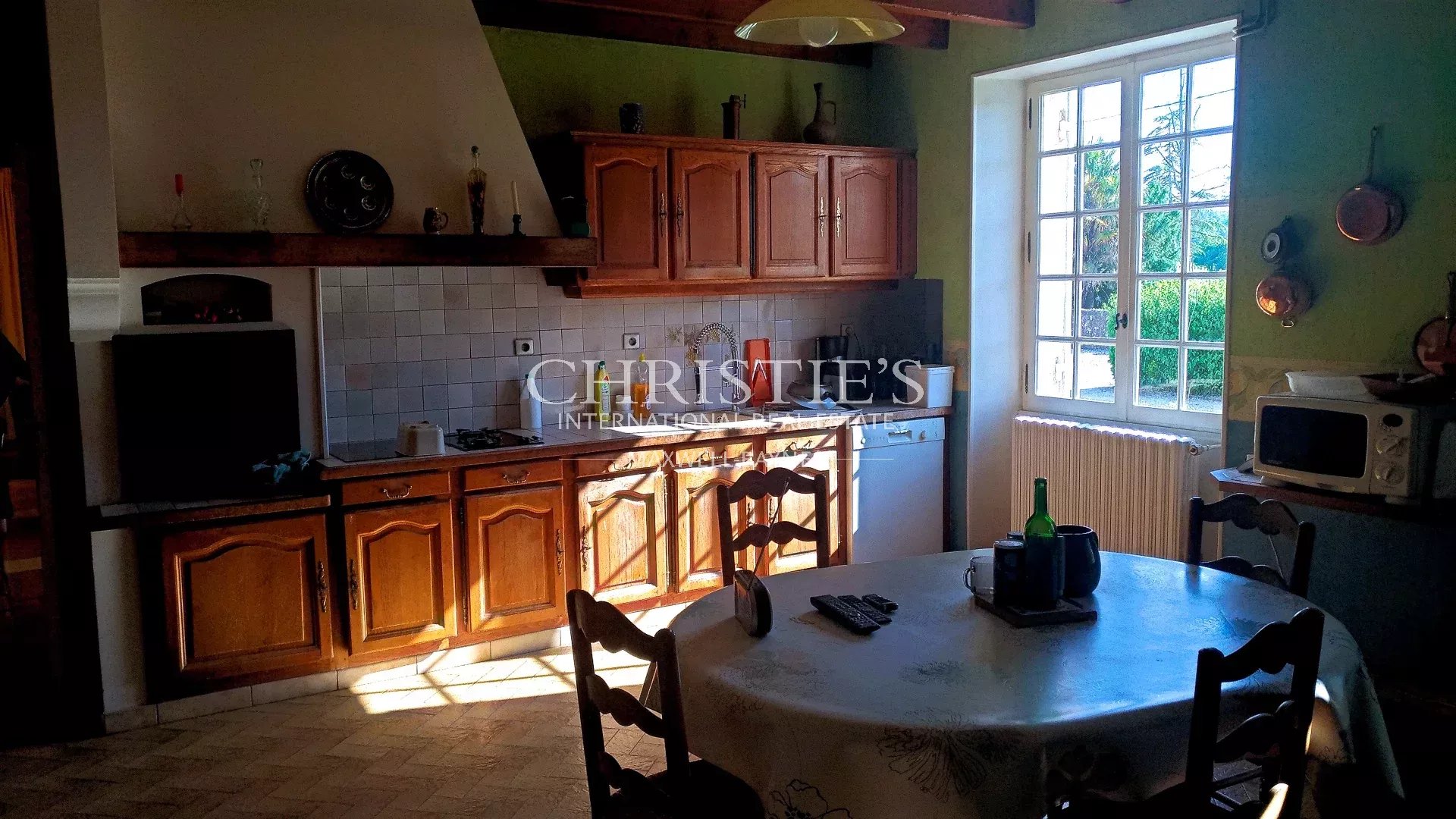 12 Bedroom Vineyard's Image 6