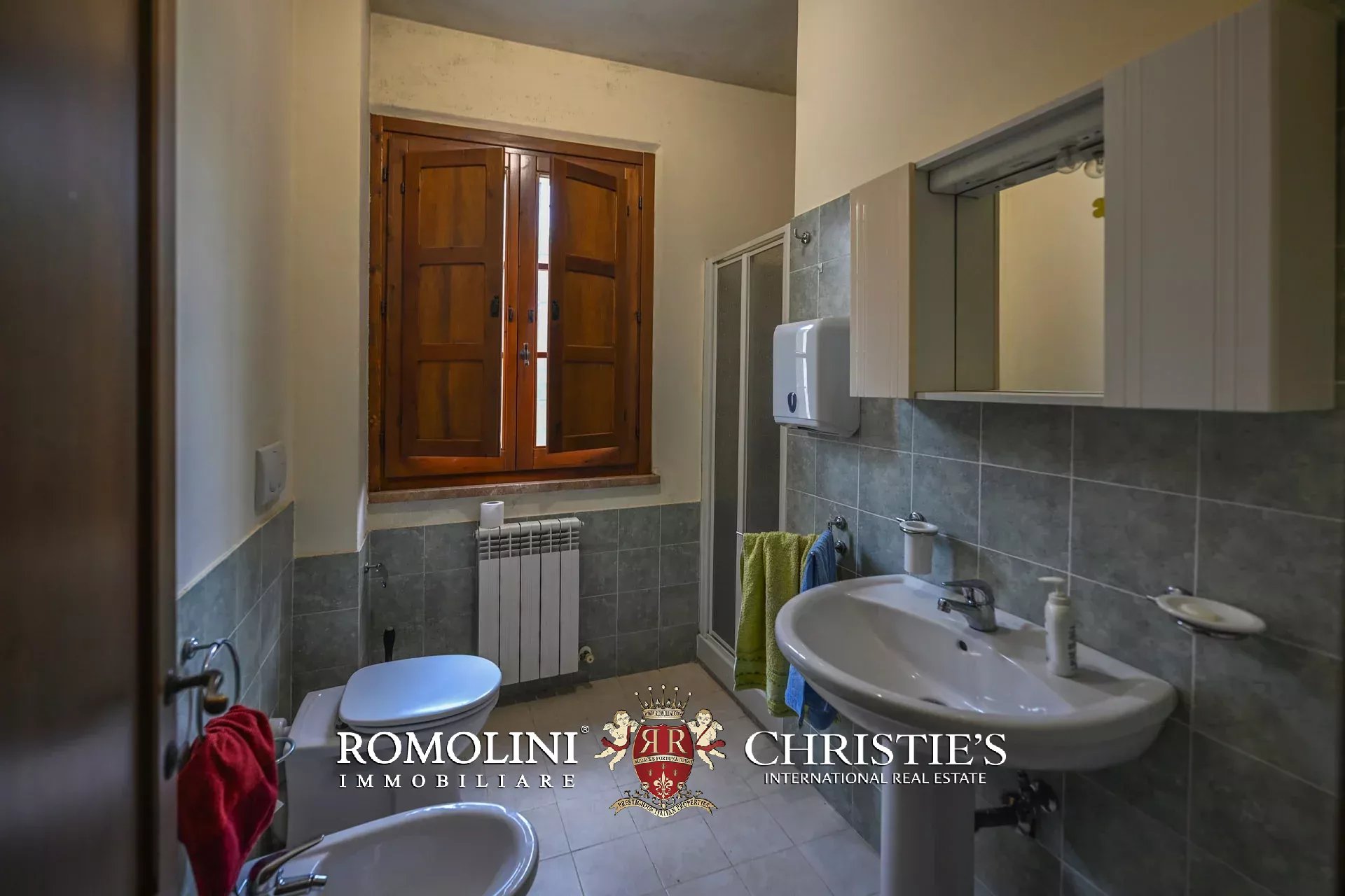4 Bedroom Vineyard's Image 22