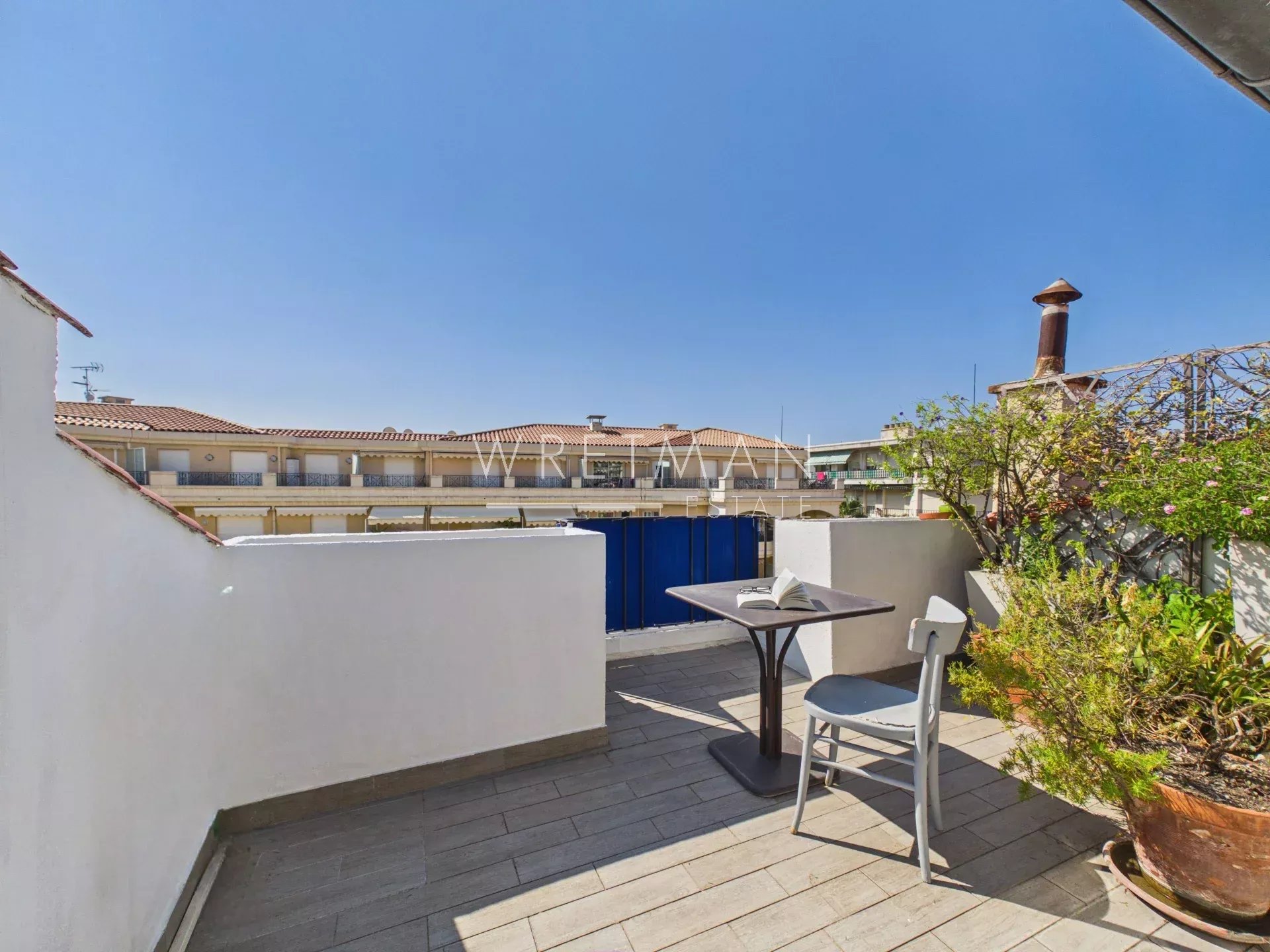 Appartement loft en dernier étage avec terrasse, aperçu mer - Menton Centre