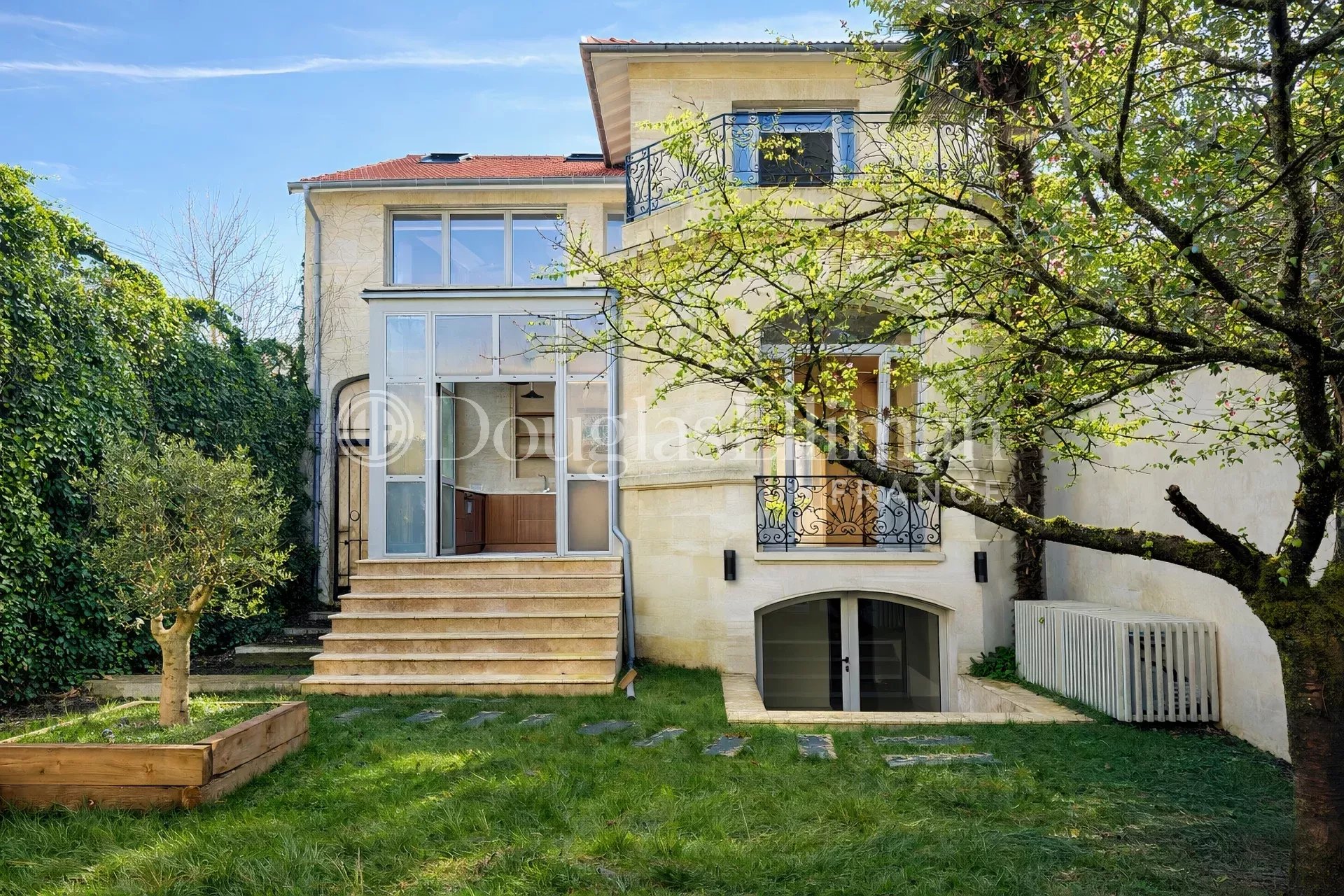 BORDEAUX – Superbe maison de ville rénovée à Bordeaux Caudéran, à deux pas du Parc Bordelais - Image nᵒ3