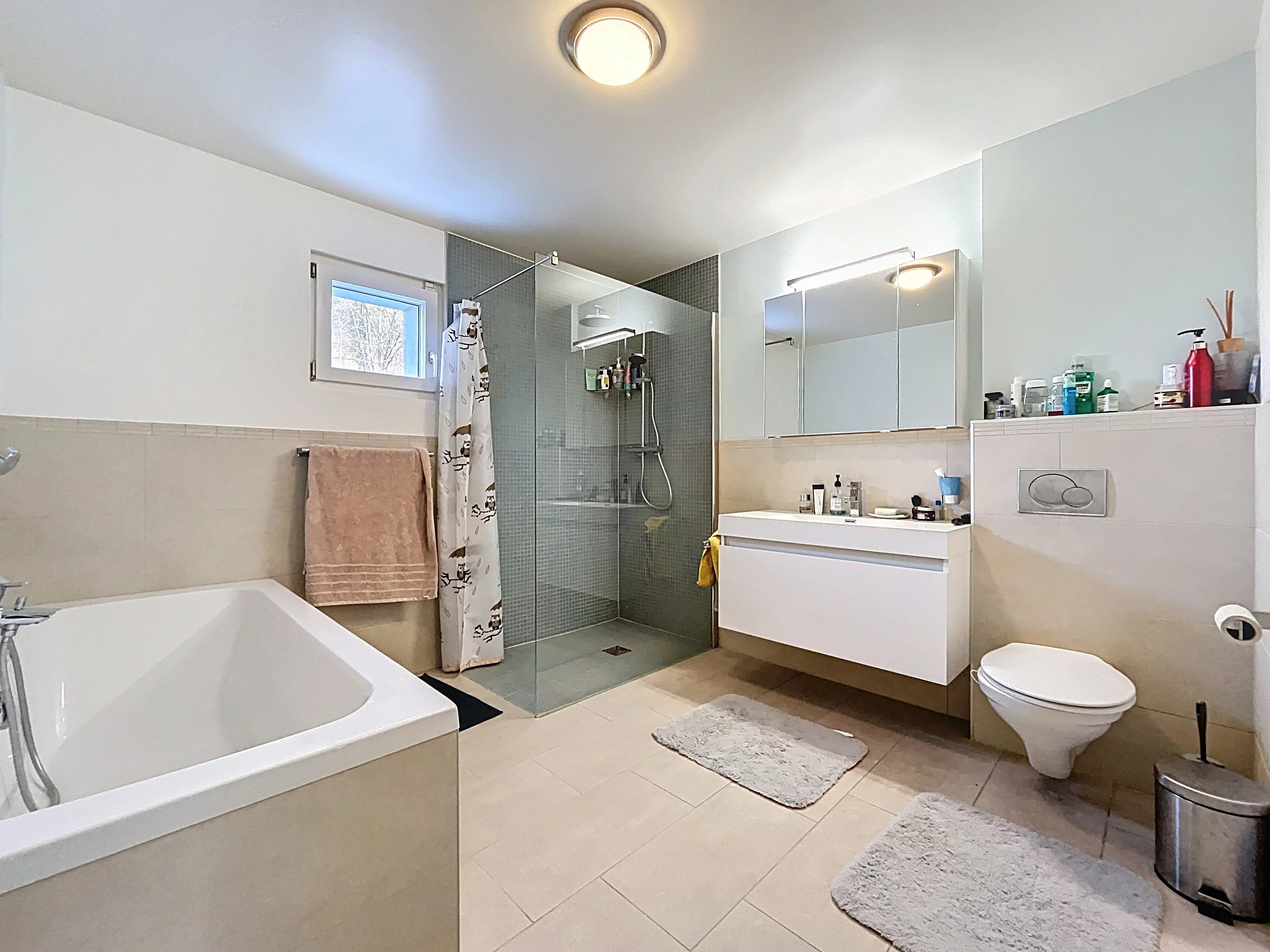 Villa lumineuse proche École Internationale