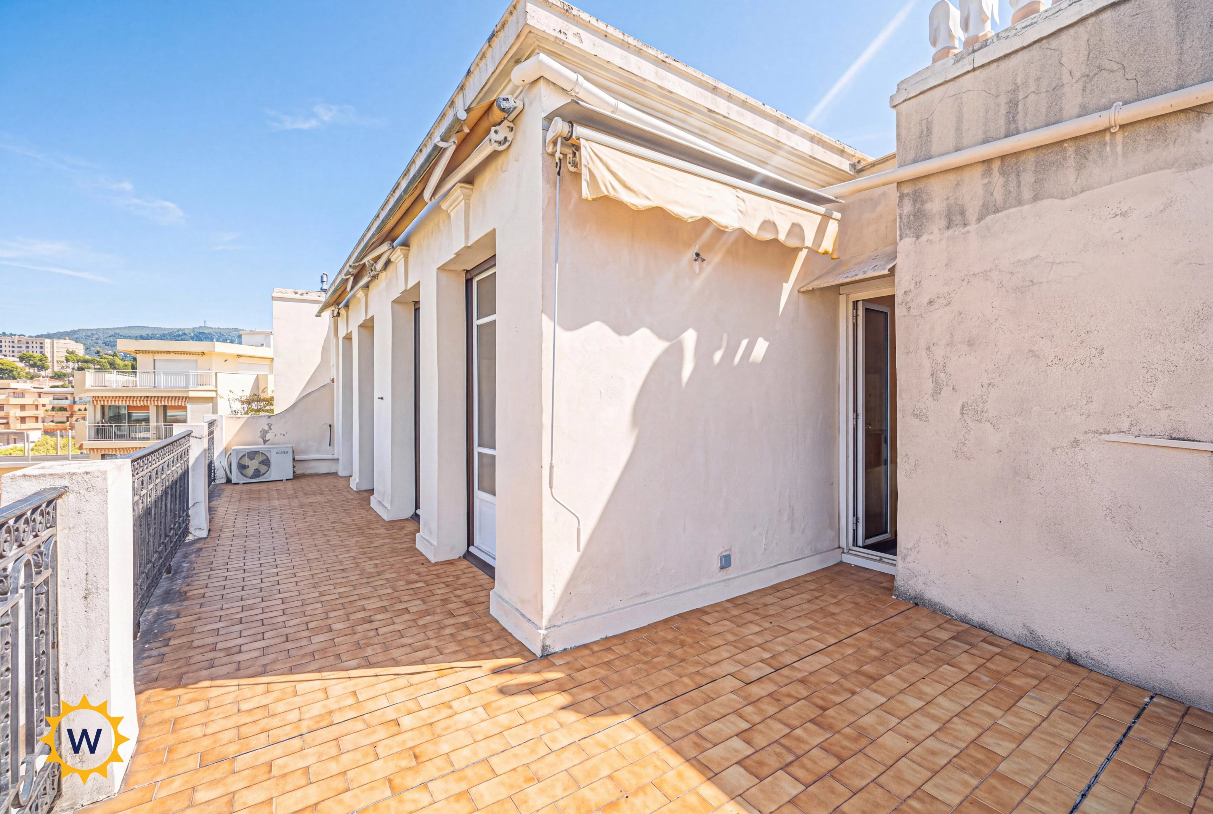 NICE CENTRE - DERNIER ETAGE AVEC TERRASSE — photo 4