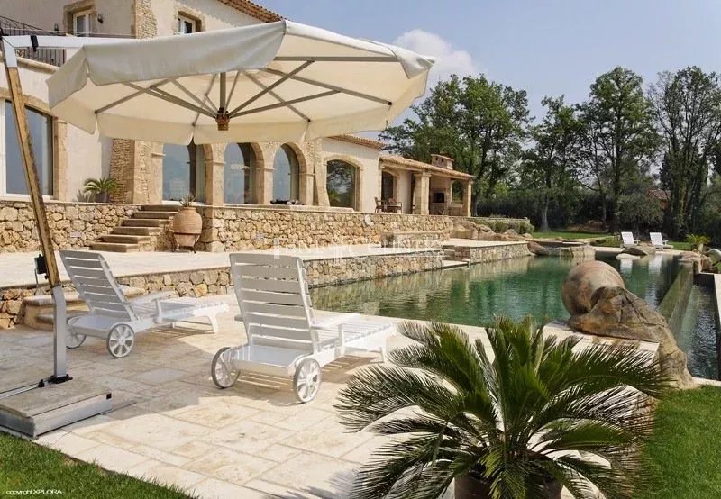 Villa for sale in Chateauneuf-de-Grasse, Cote d'Azur Accommodation in Cannes