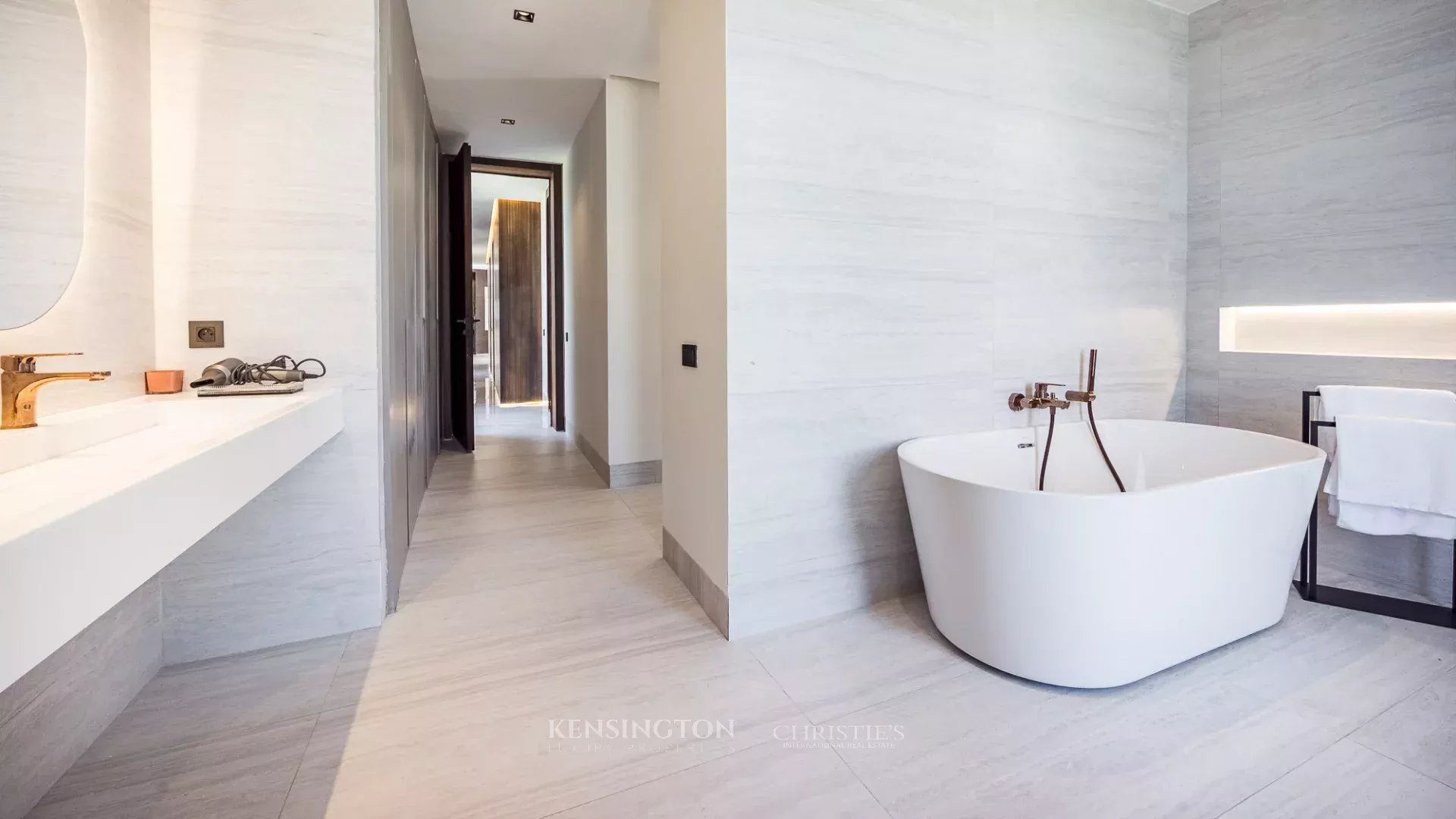 4 Bedroom Villa/Townhouse's Image 34
