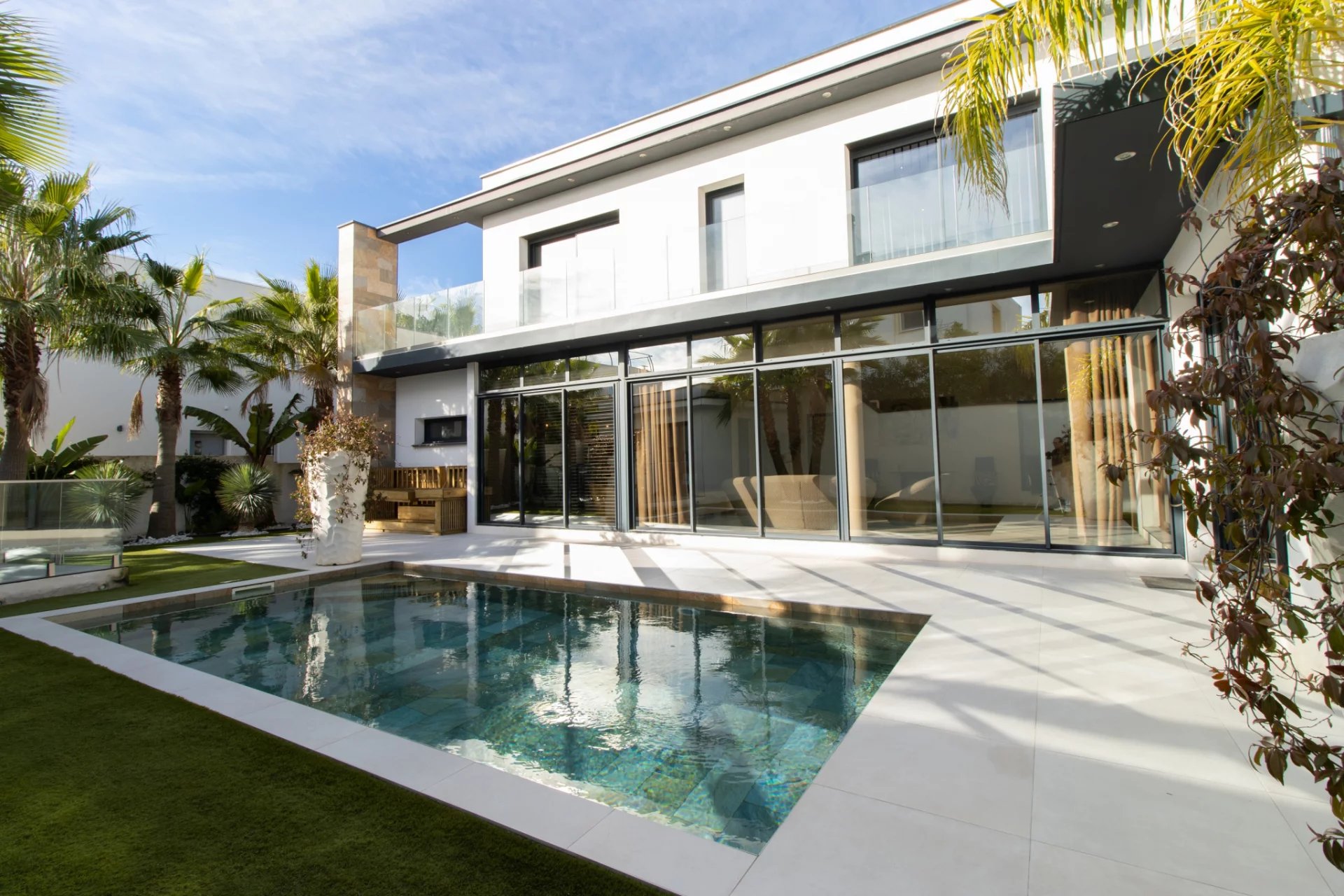 Villa prestigieuse T6 standing, piscine, garage, 100m de la