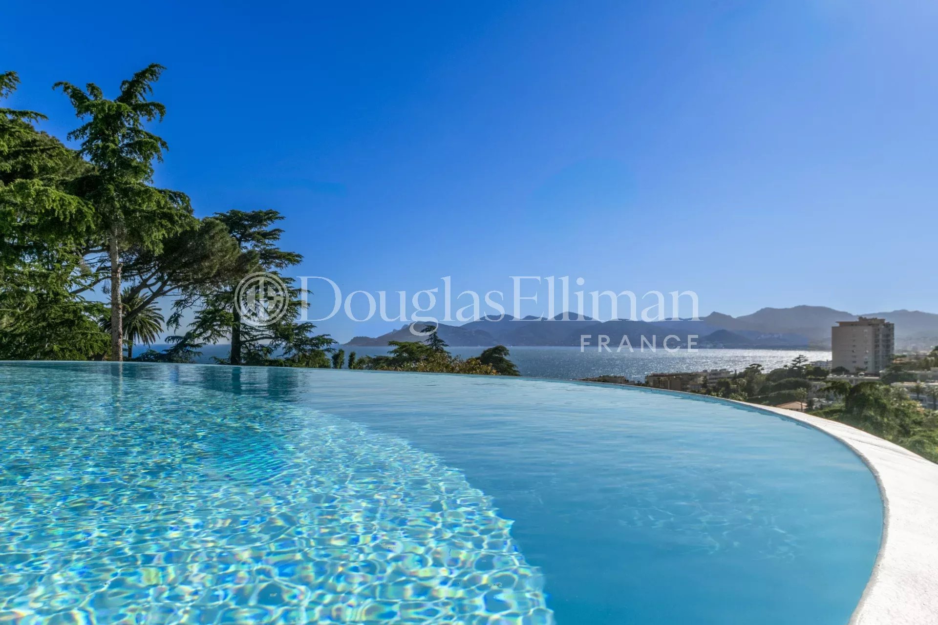 CANNES – Superbe propriété moderne avec vue mer - Image nᵒ2