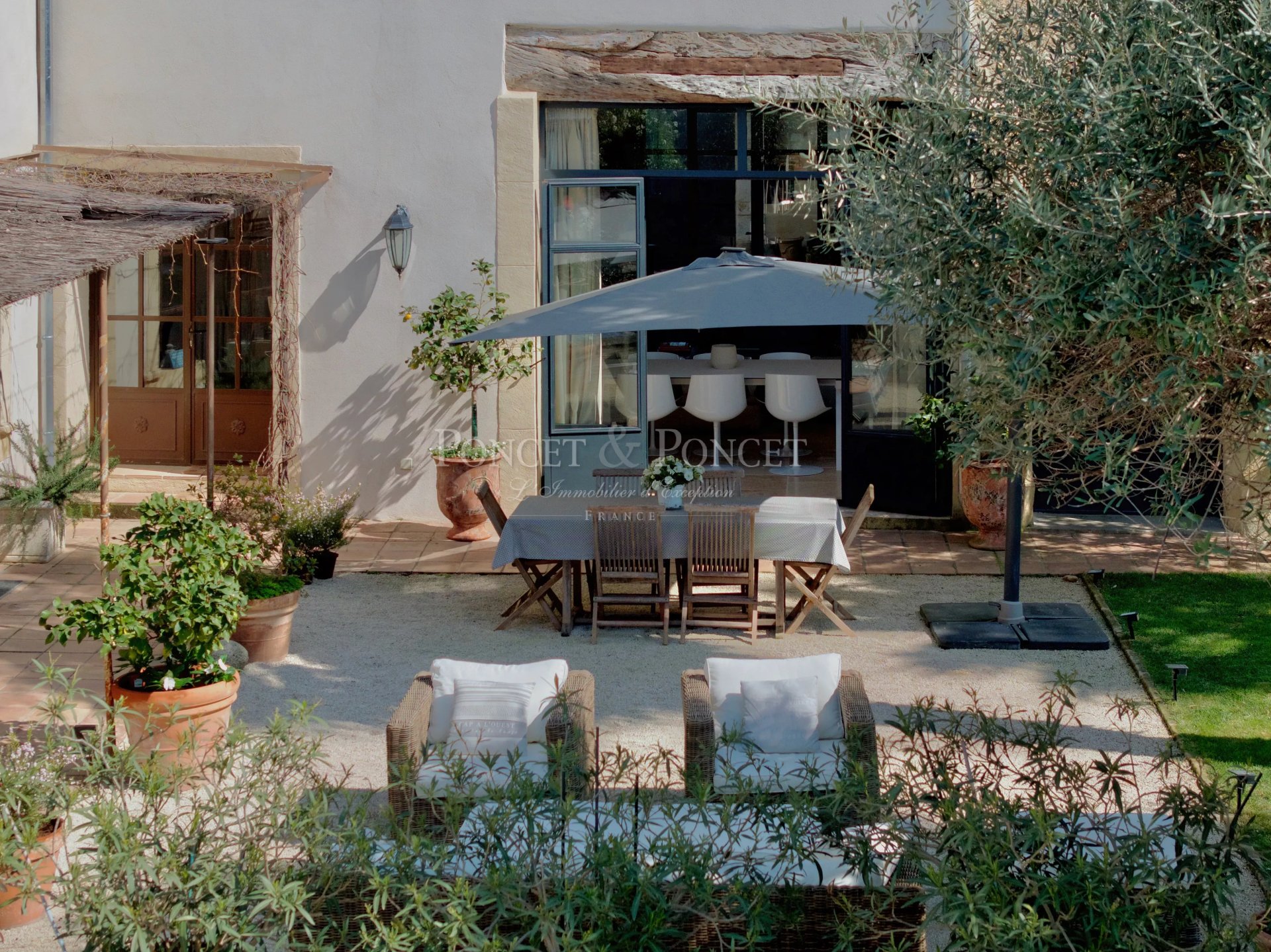 7 Bedroom Villa/Townhouse's Image 8
