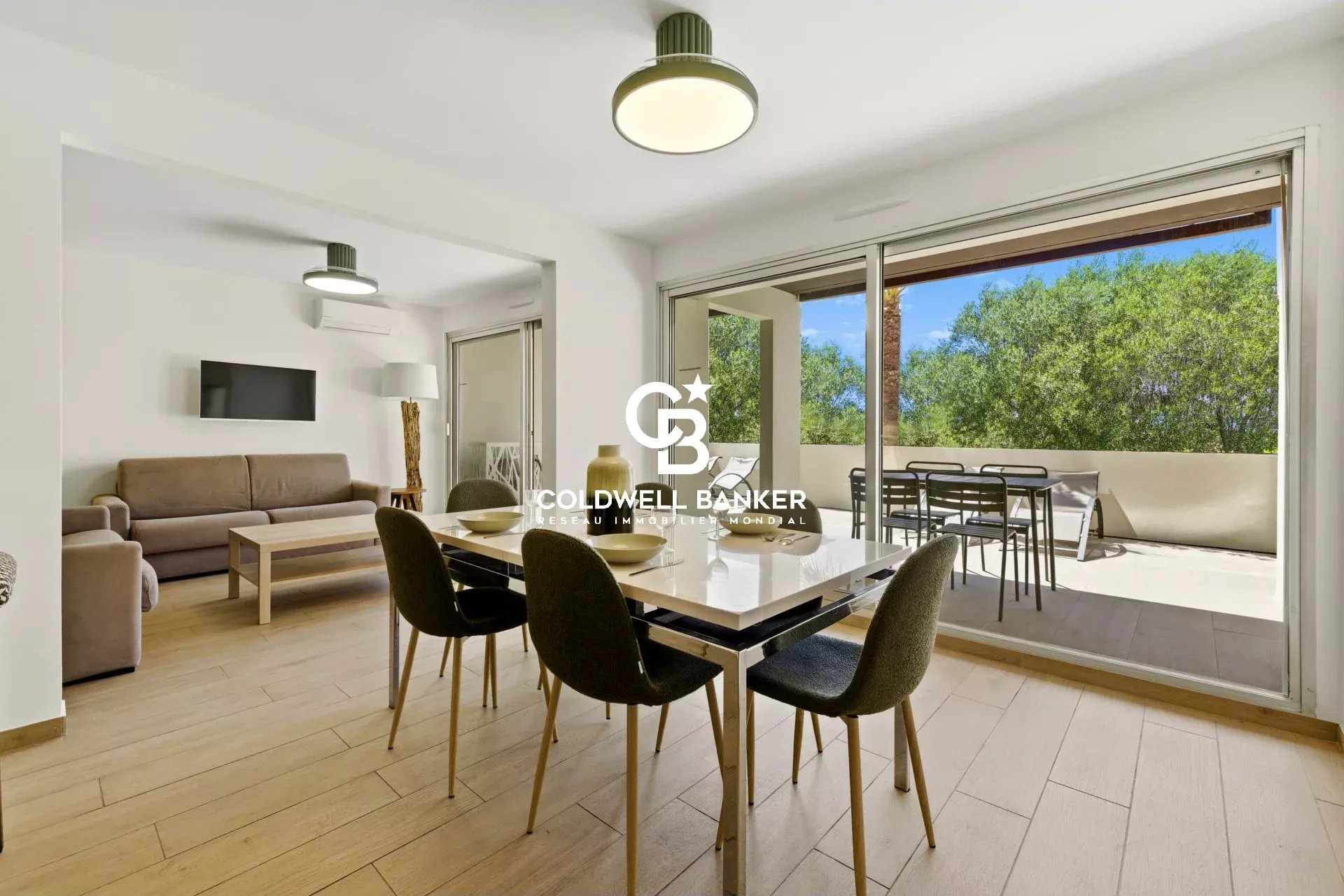 Appartement rénové avec terrasse et vue mer à deux pas de la plage - Juan-Les-Pins