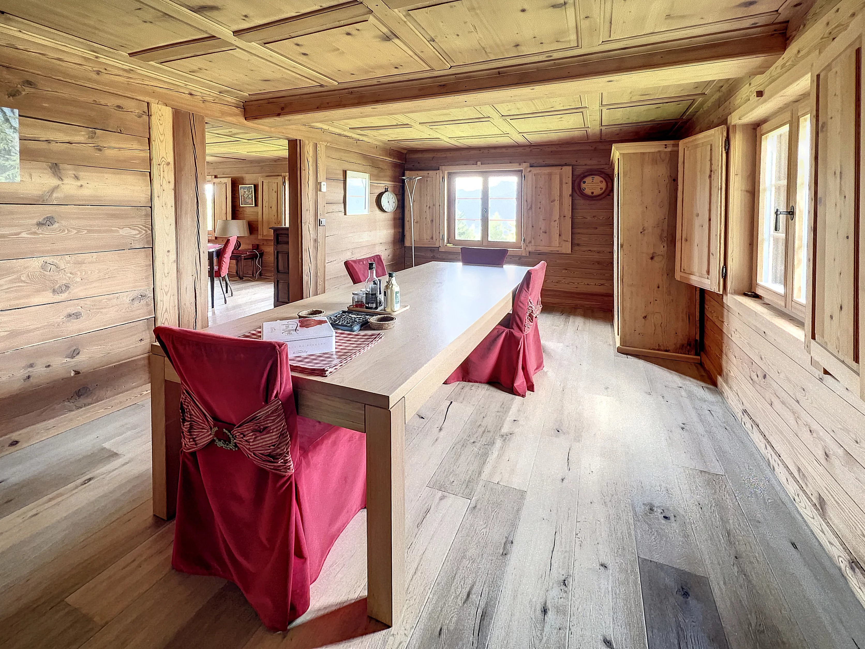 Domaine exceptionnel et exclusif entièrement rénové au coeur des Alpes Valaisannes