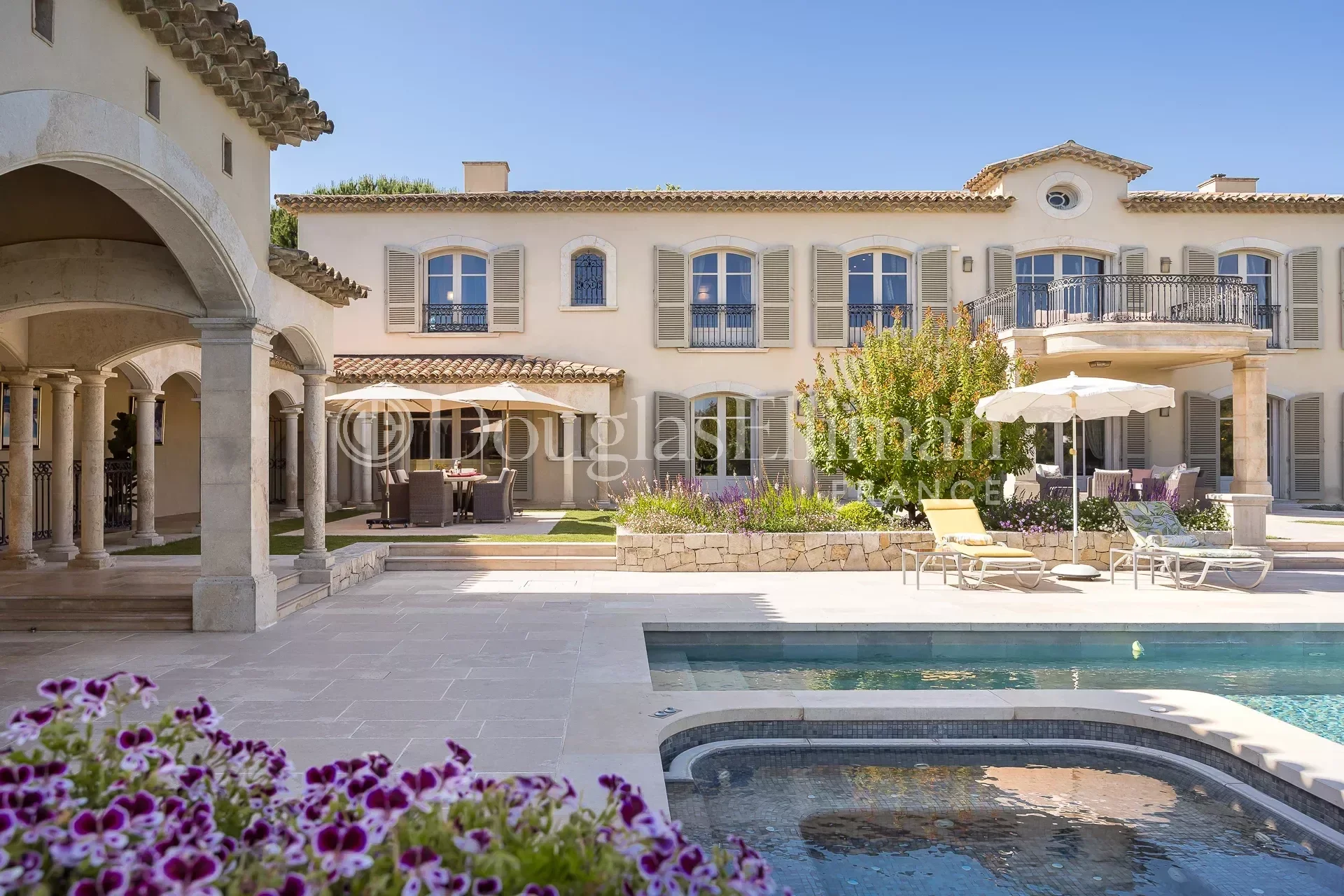 CAP D’ANTIBES — Exceptional Family Estate in the Heart of Cap d’Antibes - Picture n°2