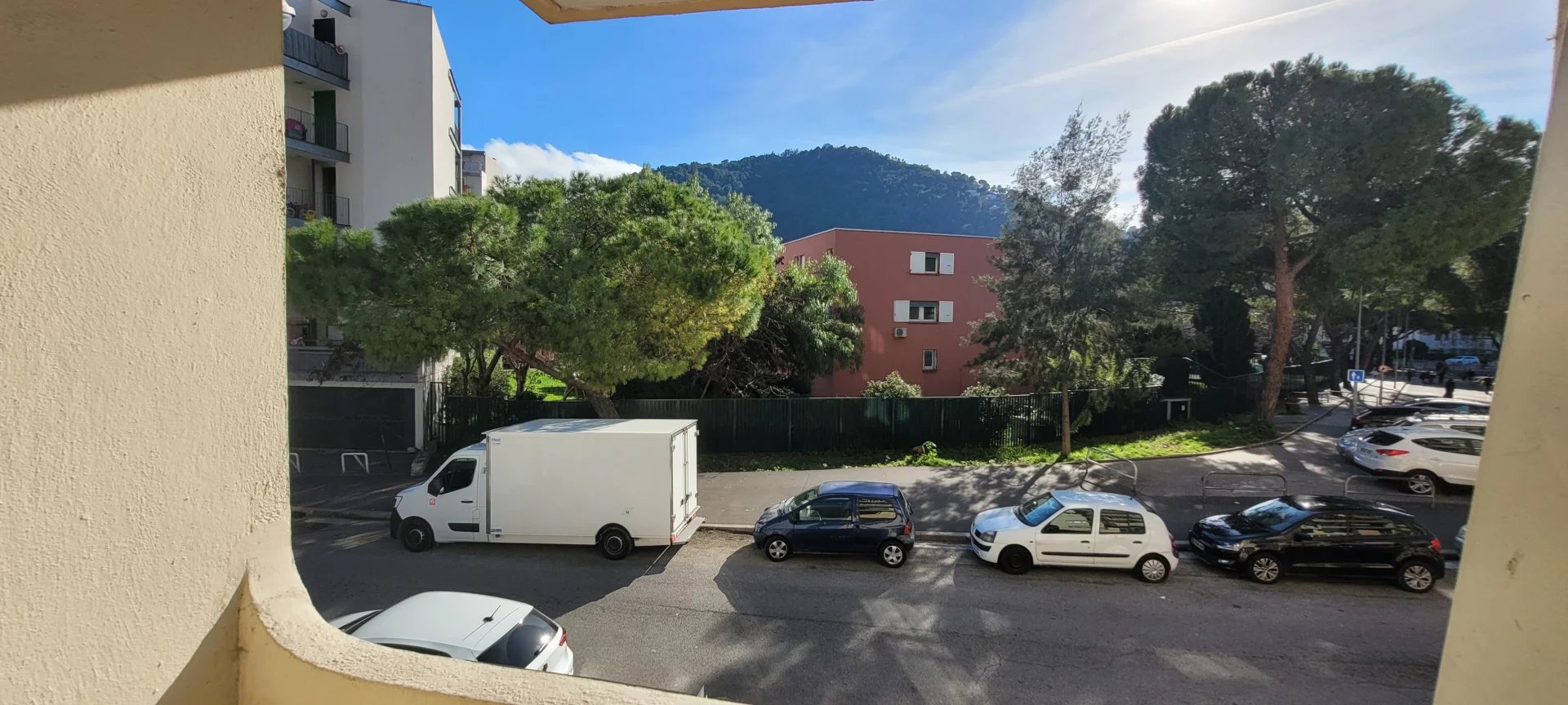 Vaste 4 pièces avec place de parking secteur Ariane