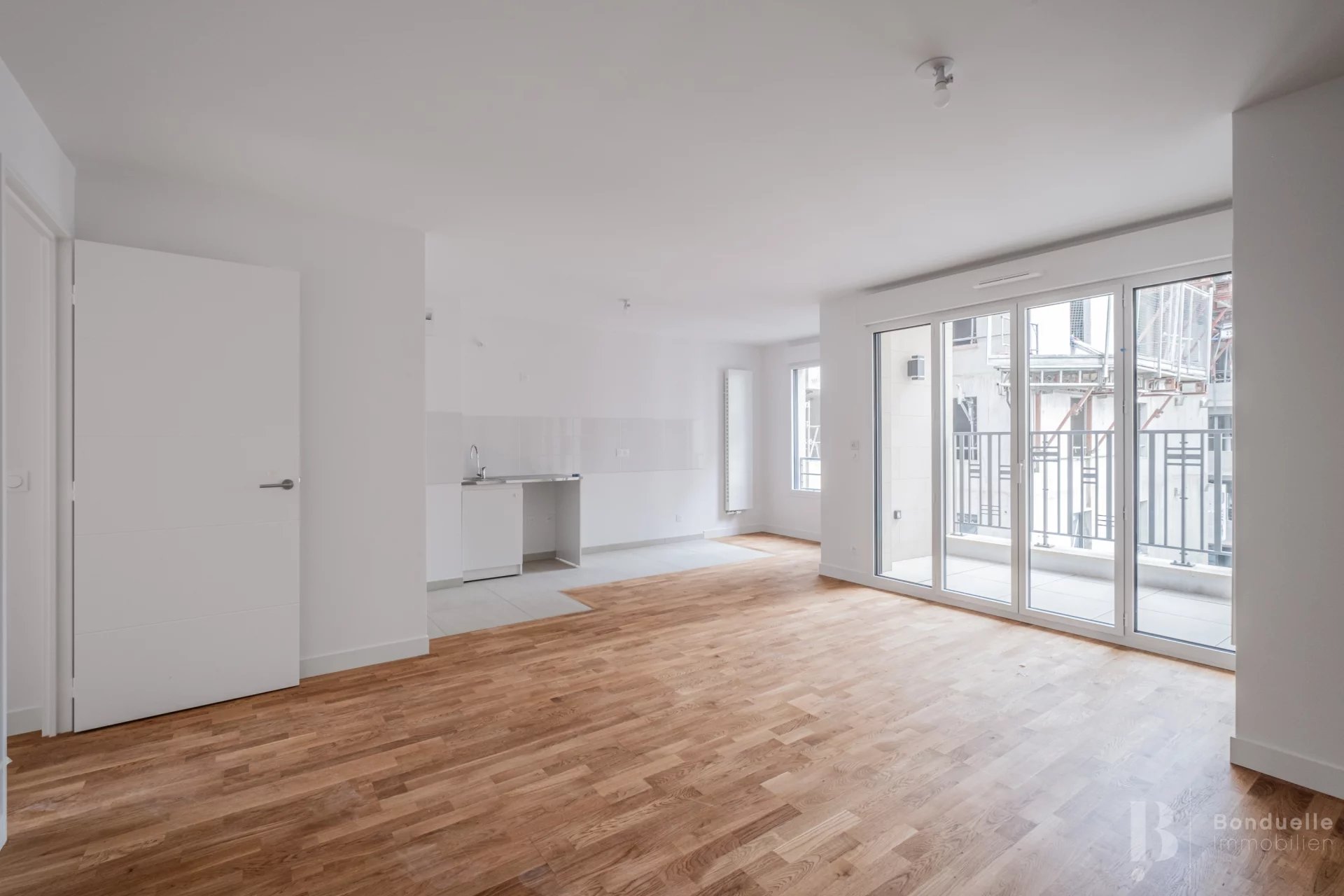 A LOUER VIDE - BEAU 4 PIECES DE 85,72 M2 - APPARTEMENT NEUF - LOGGIA - 5EME ETAGE AVEC ASCENSEUR - PARKING