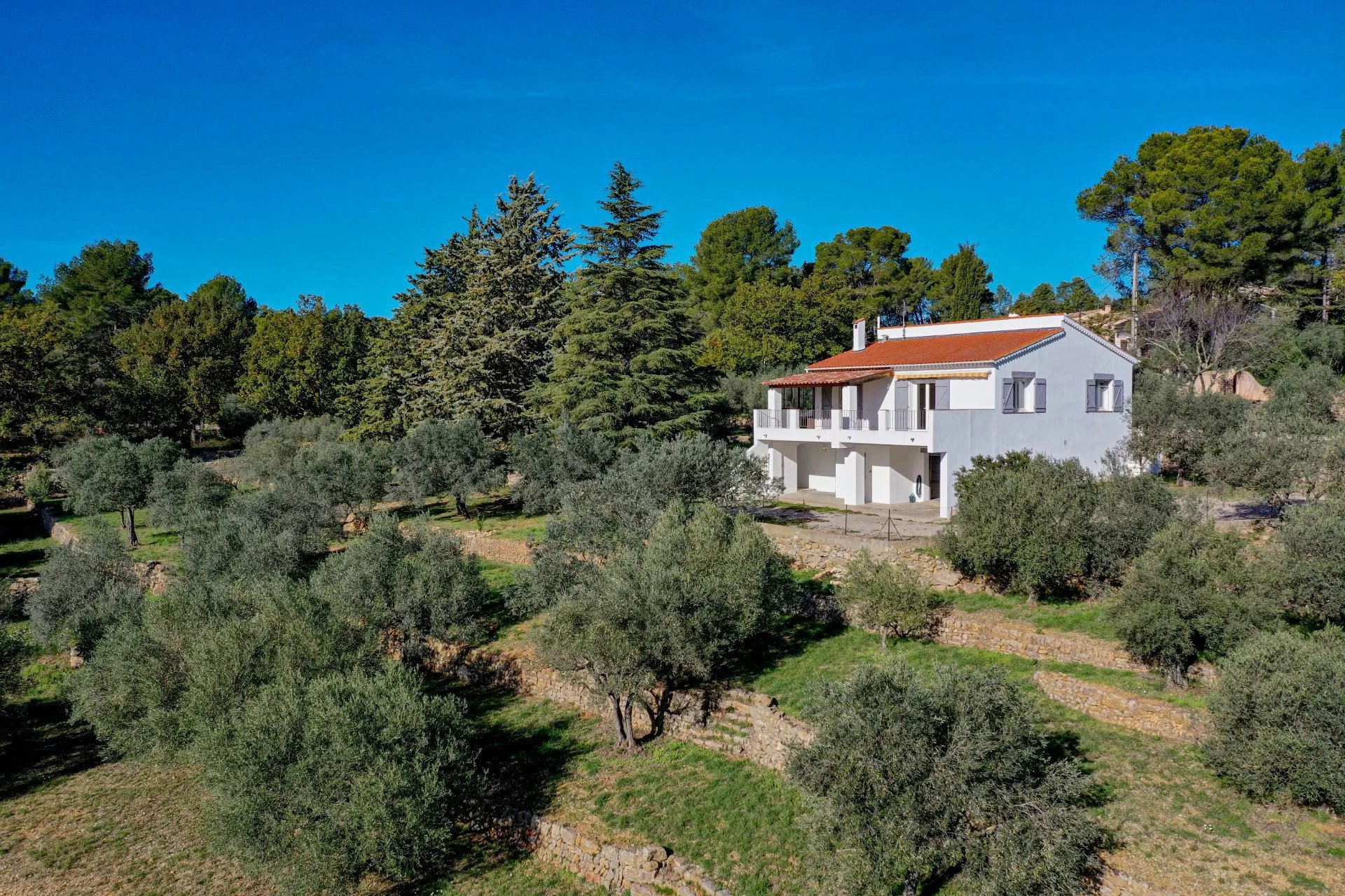 VILLA à Flayosc AVEC 3 CHAMBRES ET GARAGE A LA CAMPAGNE