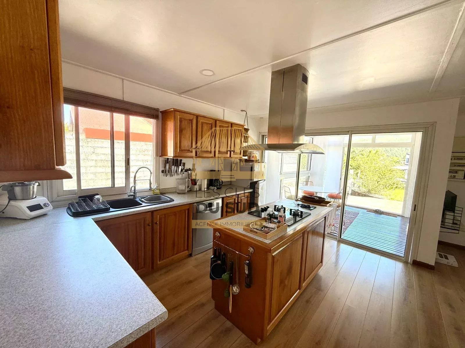 A LOUER - UNE MAISON DE TYPE T5 DE 140,82 M² ENVIRON - SAINT-JOSEPH -  1160€