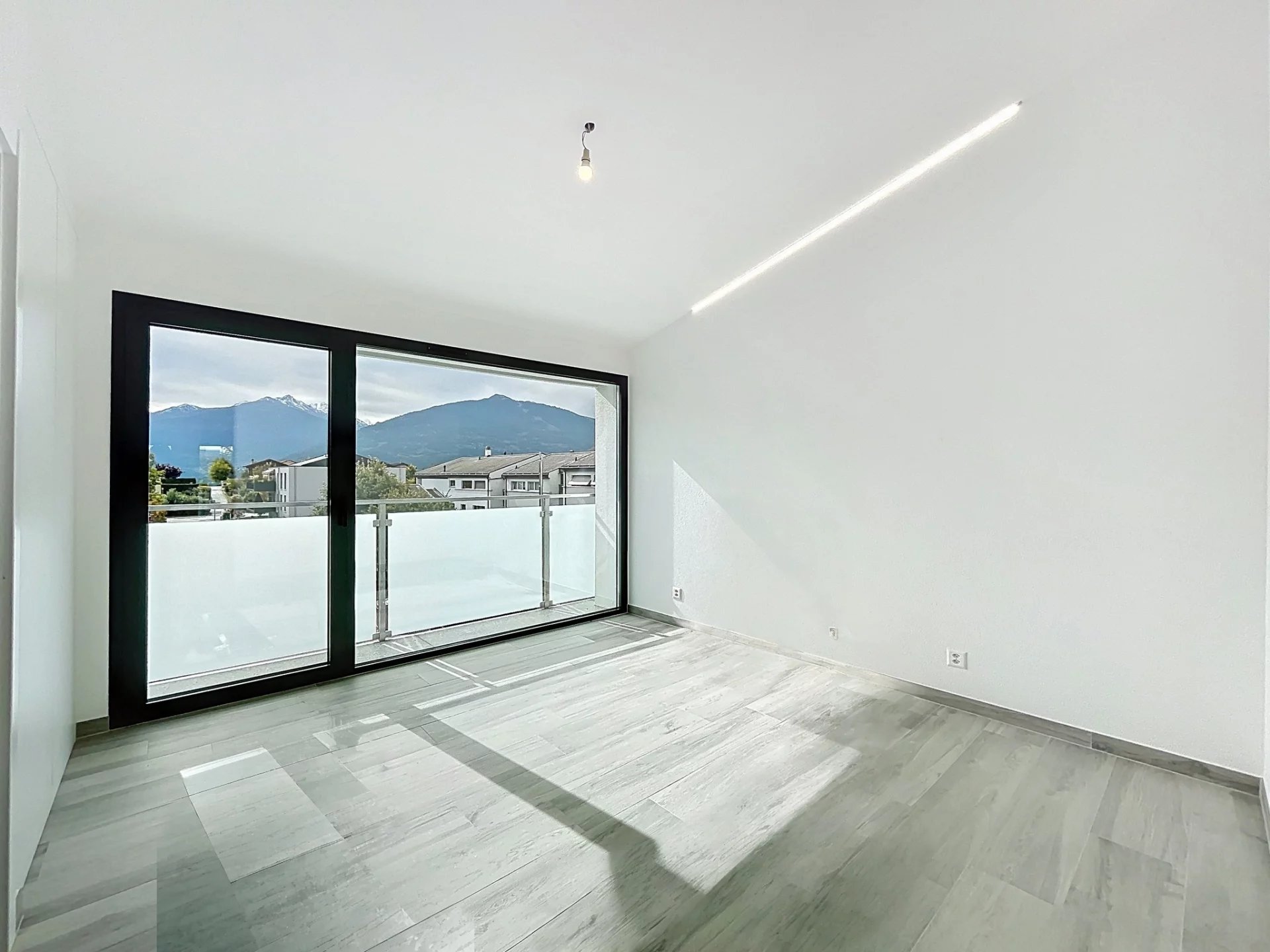 Maison neuve contemporaine – prête à emménager !