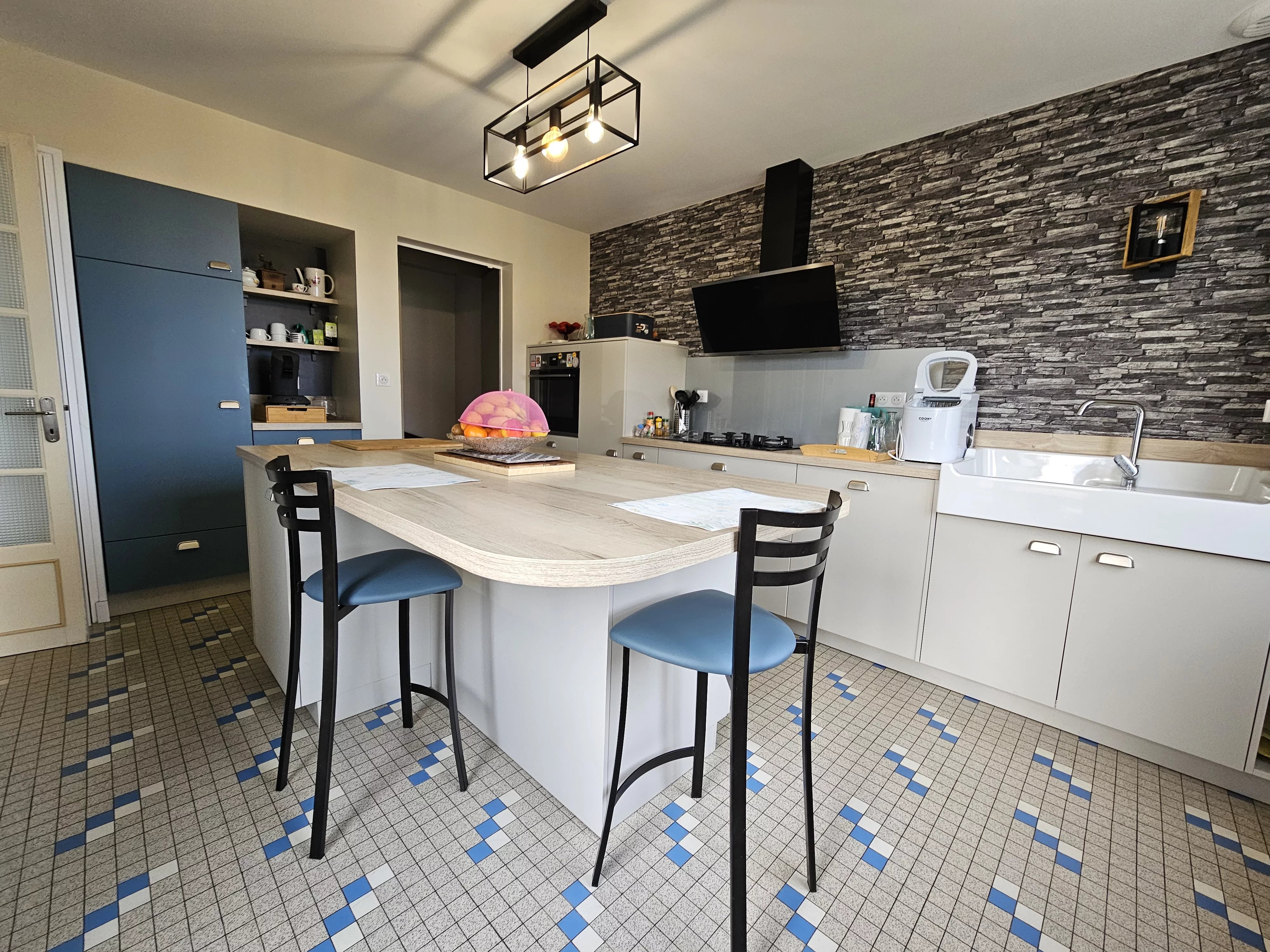 House in Terres-de-Haute-Charente - Image 3