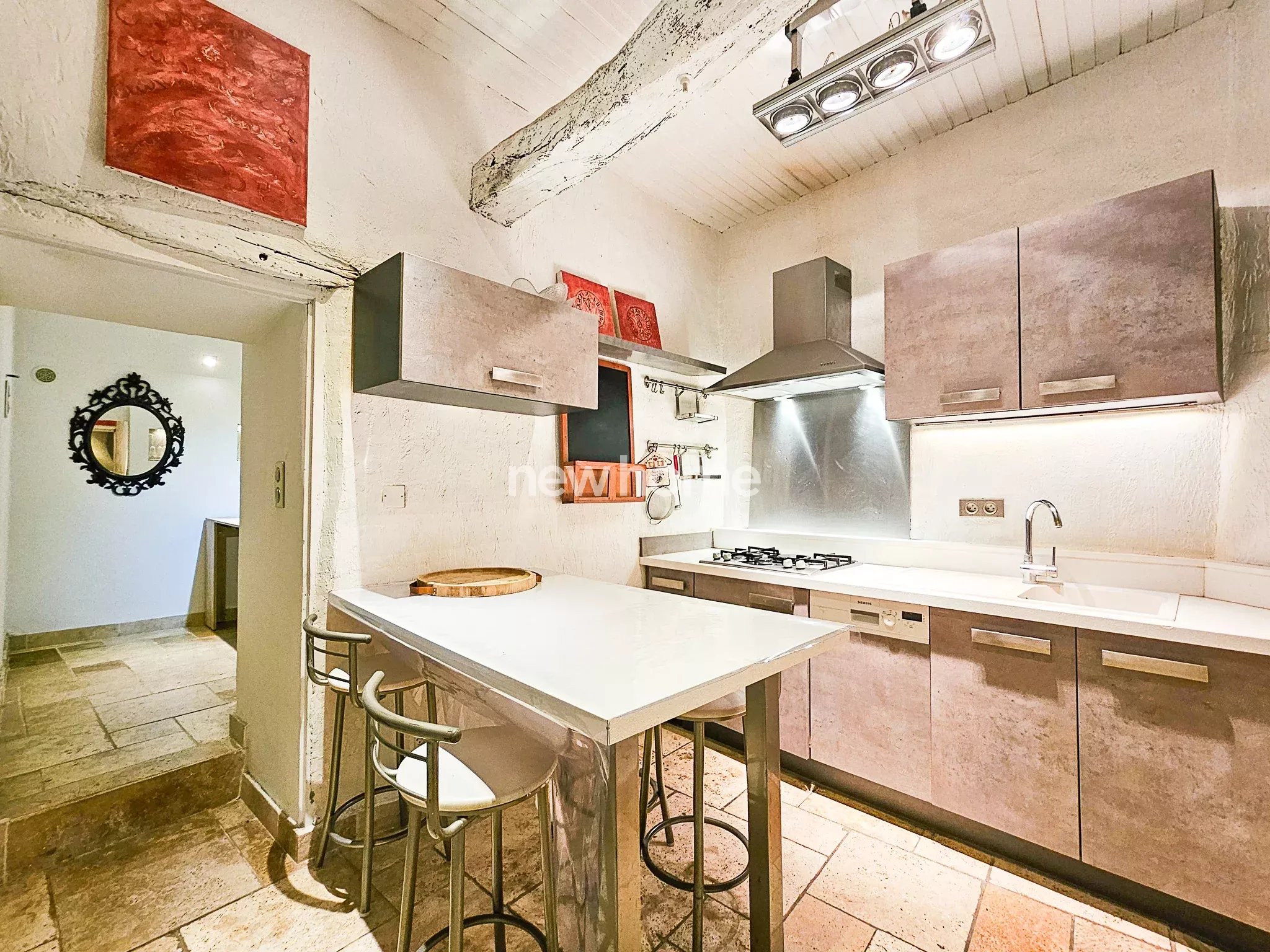 Charmante maison de village aux beaux volumes  Ampus