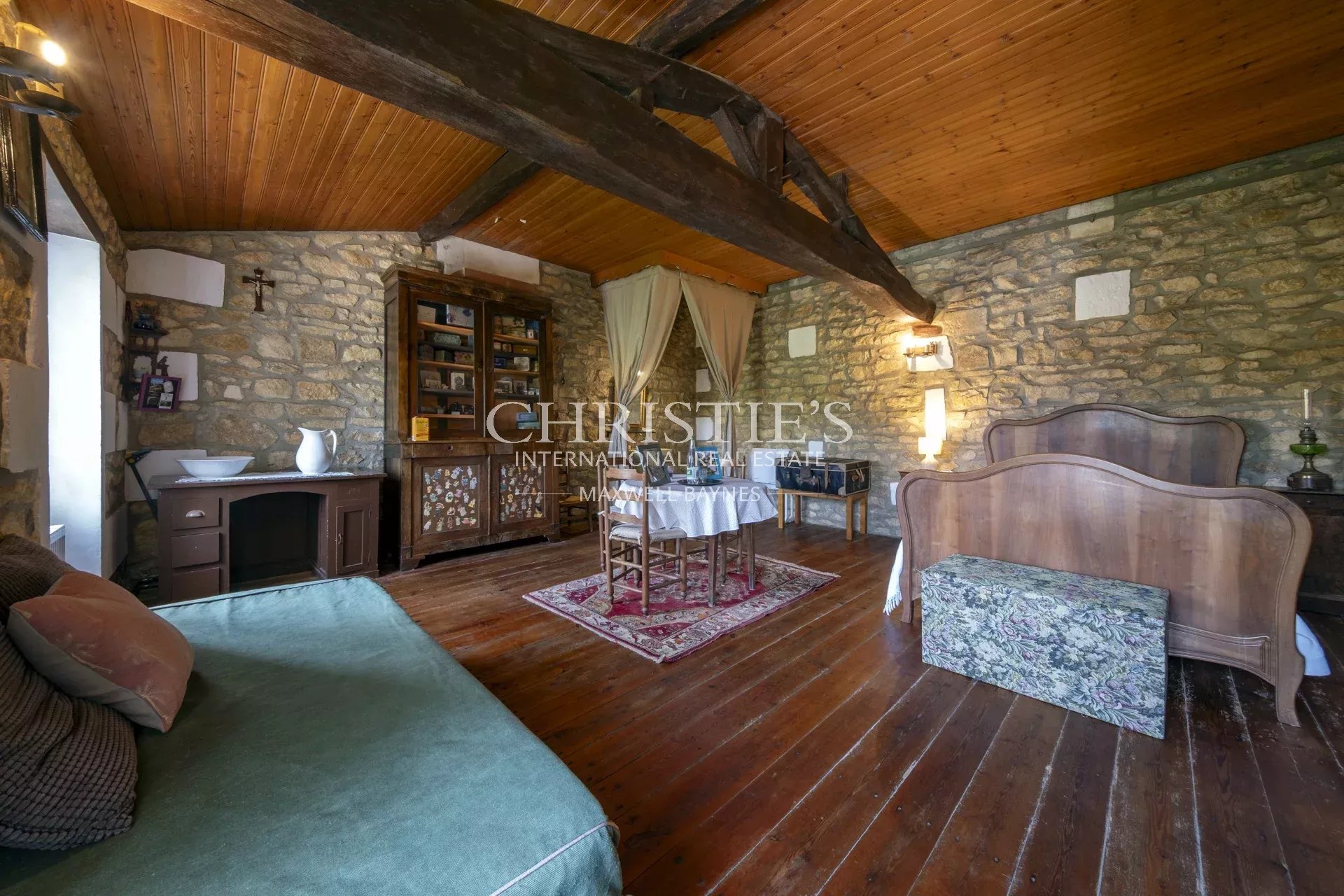 9 Bedroom Villa/Townhouse's Image 16
