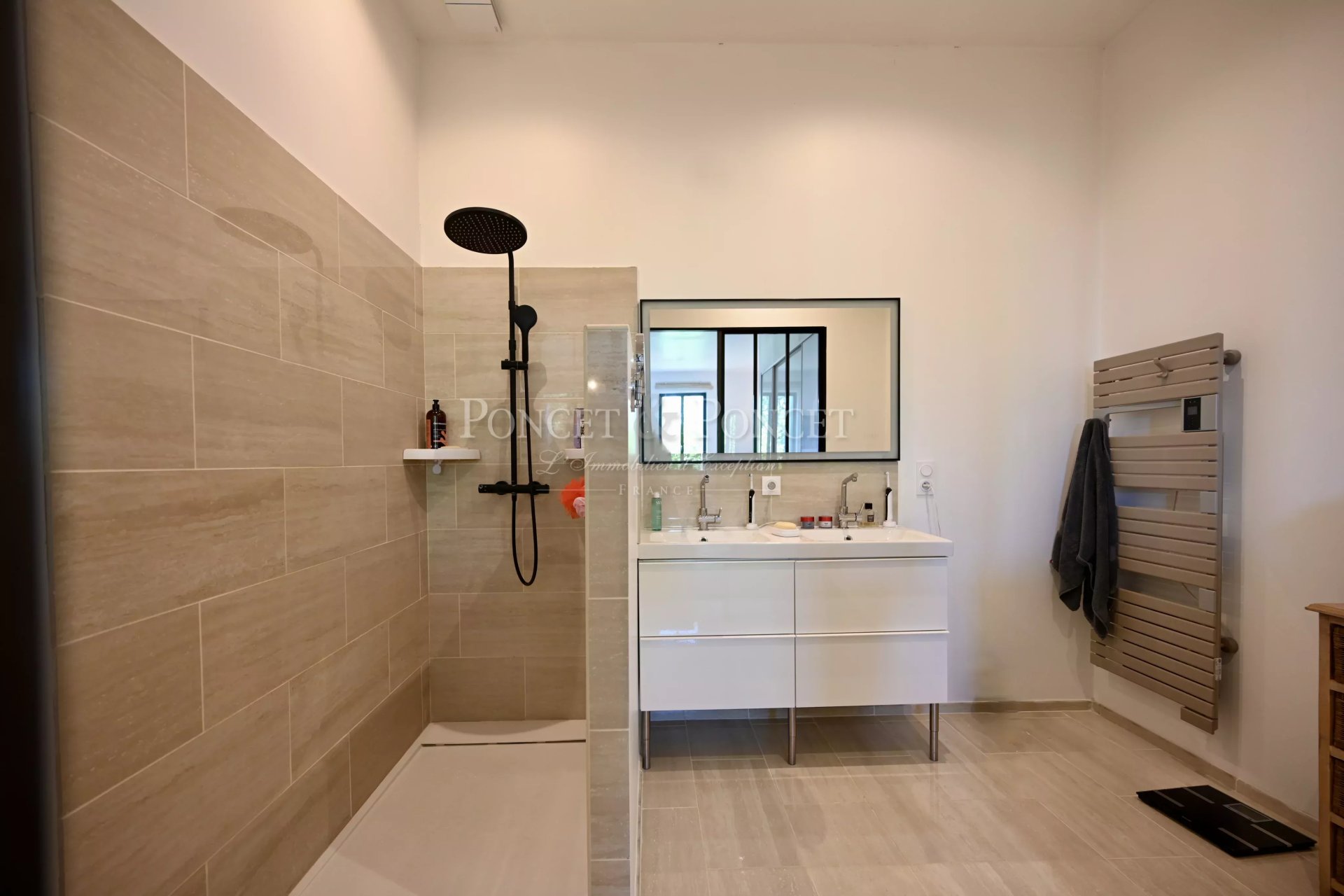 10 Bedroom Vineyard's Image 19