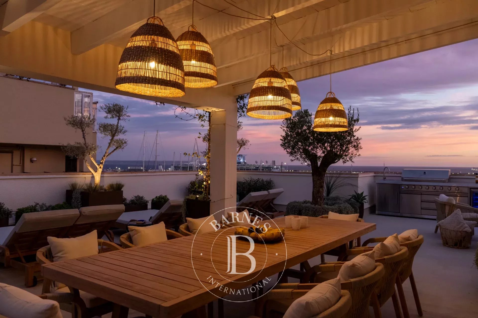 Renovated Penthouse with Rooftop Terrace on Paseo Marítimo