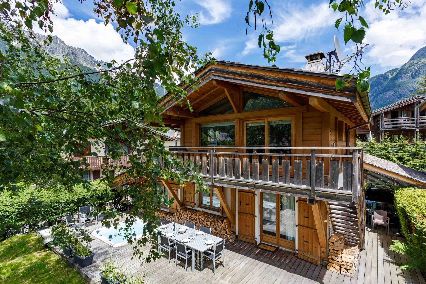 CHAMONIX - A renovated 4-bedroom chalet Accommodation in Chamonix