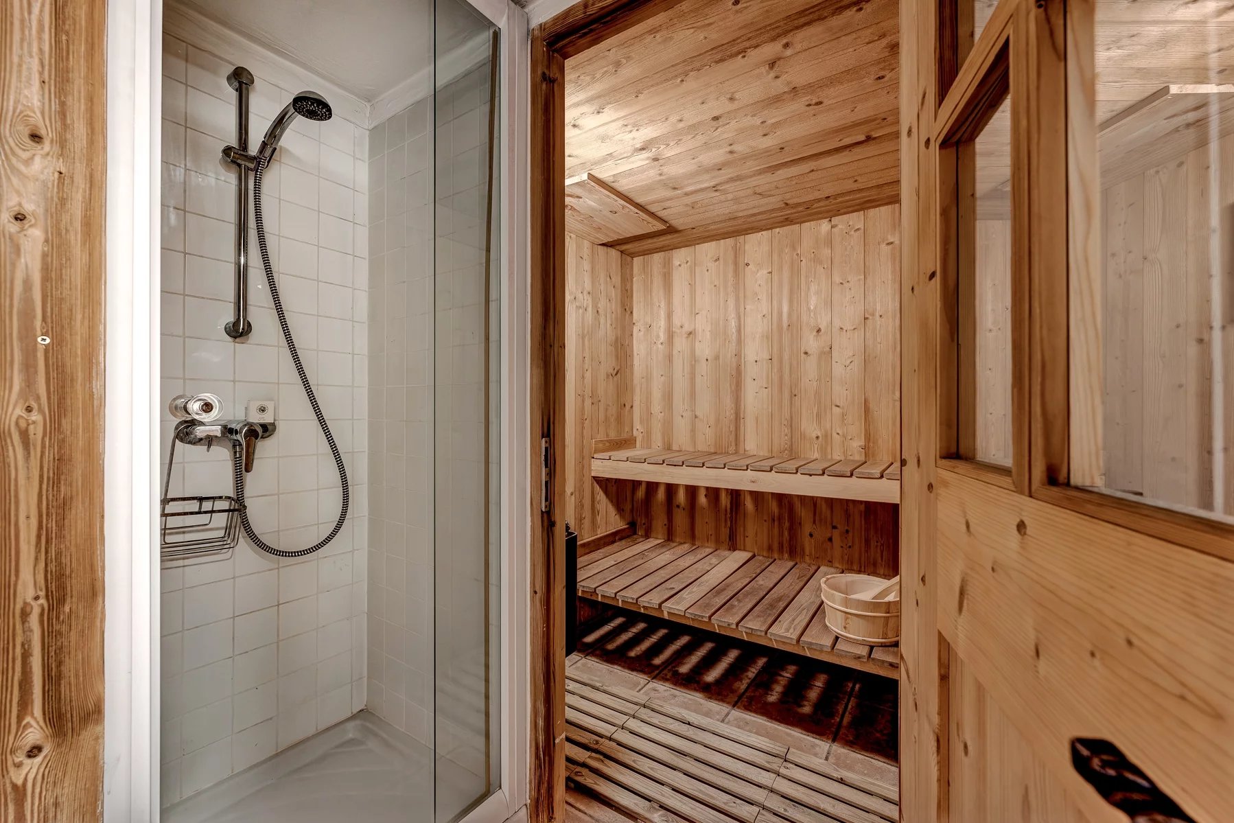 Photo of CHAMONIX - 4 bedroom chalet at the foot of the piste