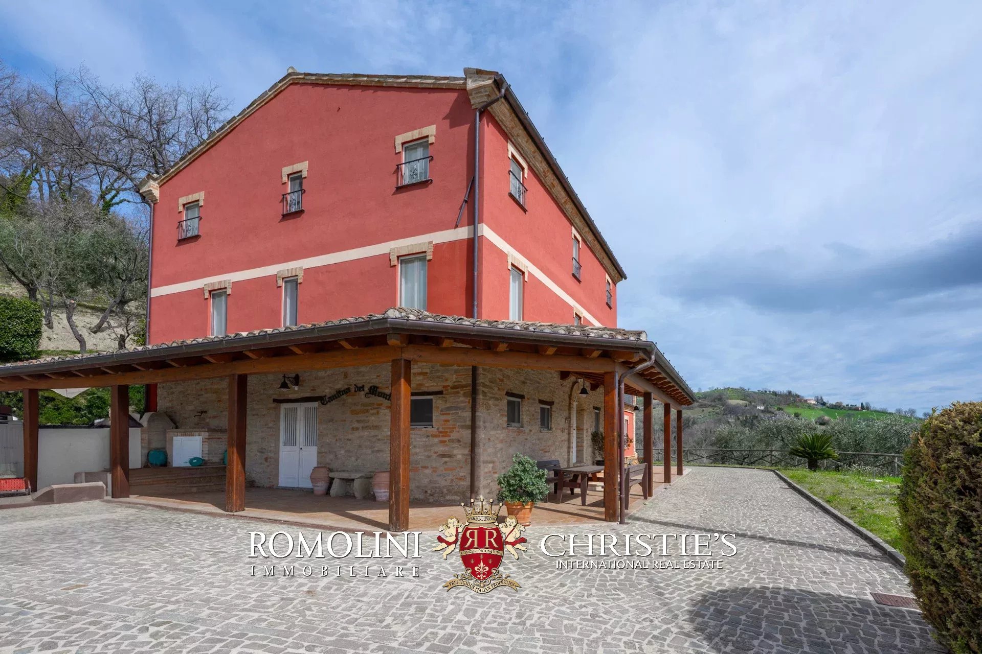 13 Bedroom Vineyard's Image 4