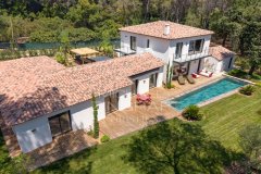 Spacious modern villa completely renovated — photo 1 of 7