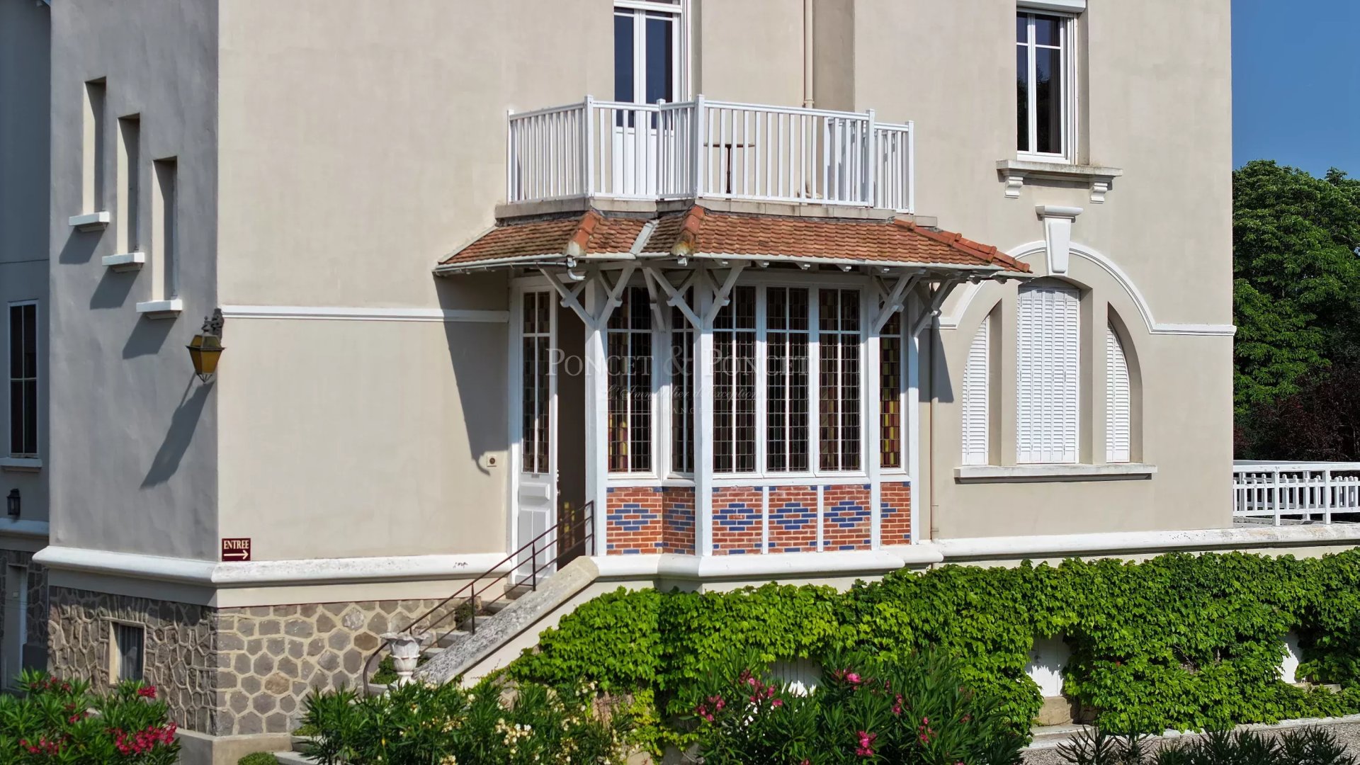 11 Bedroom Villa/Townhouse's Image 3