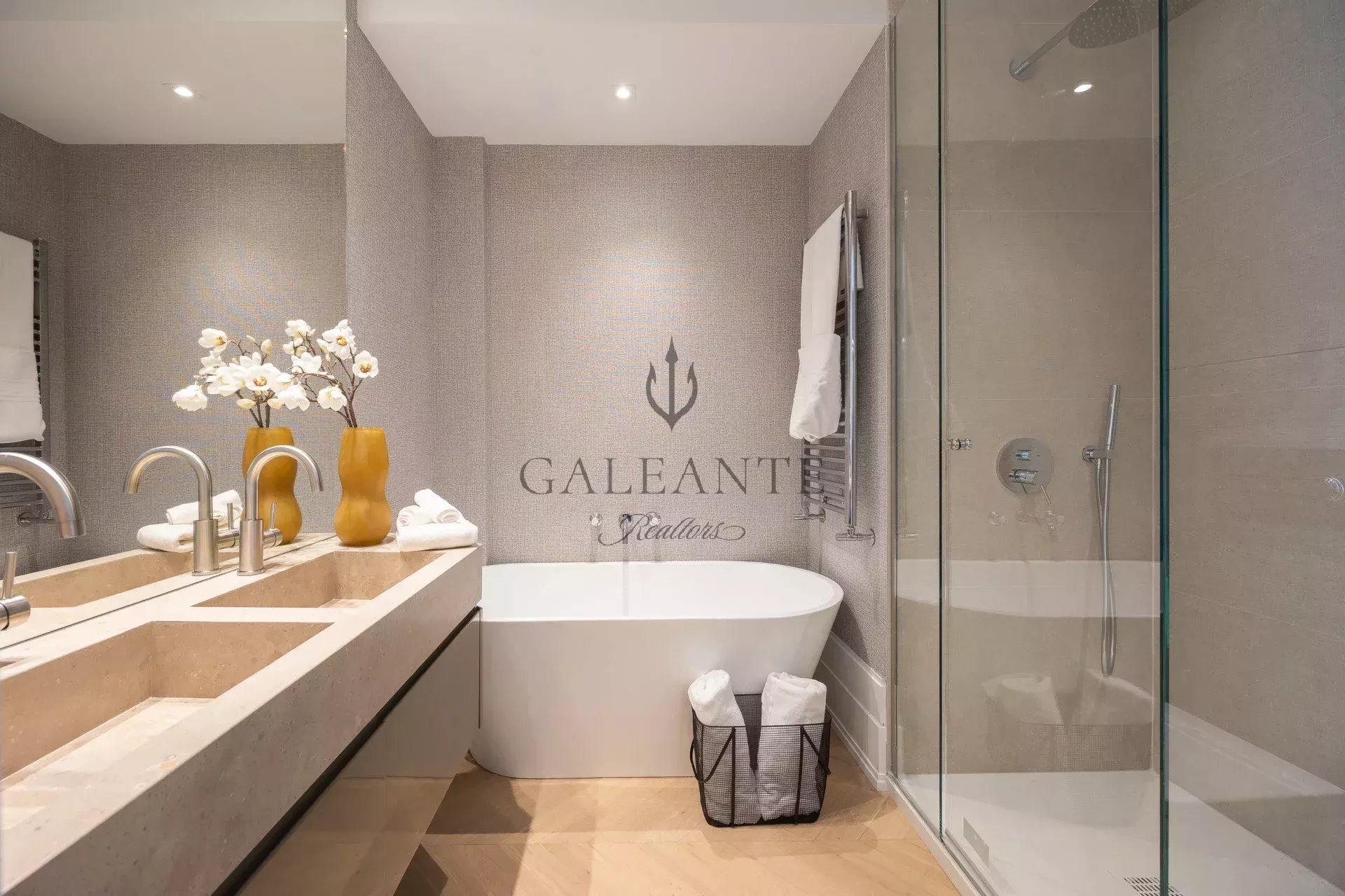 Sun-filled Signature Residence in iconic Juan Bravo - Image 12