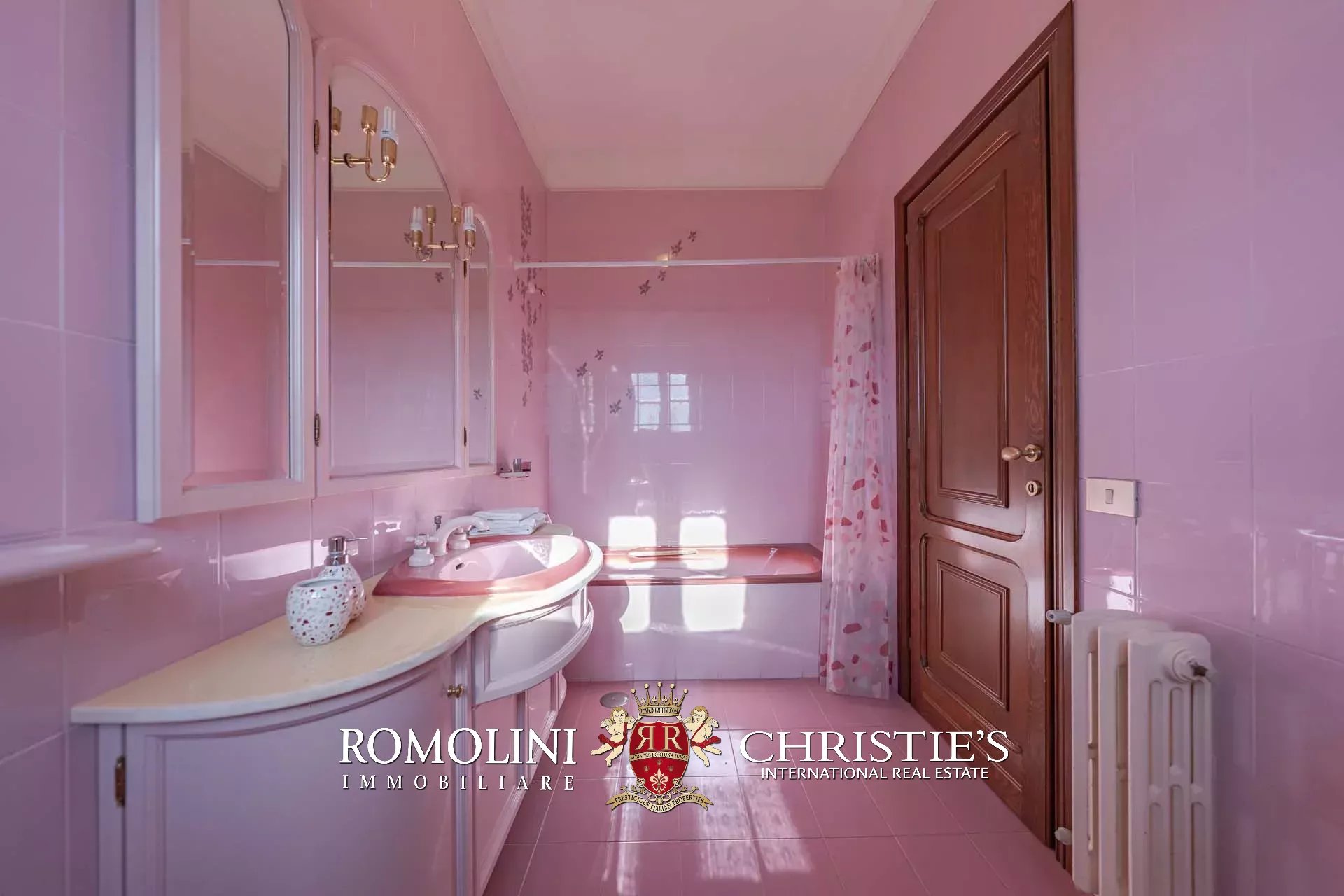 20 Bedroom Chateau's Image 65