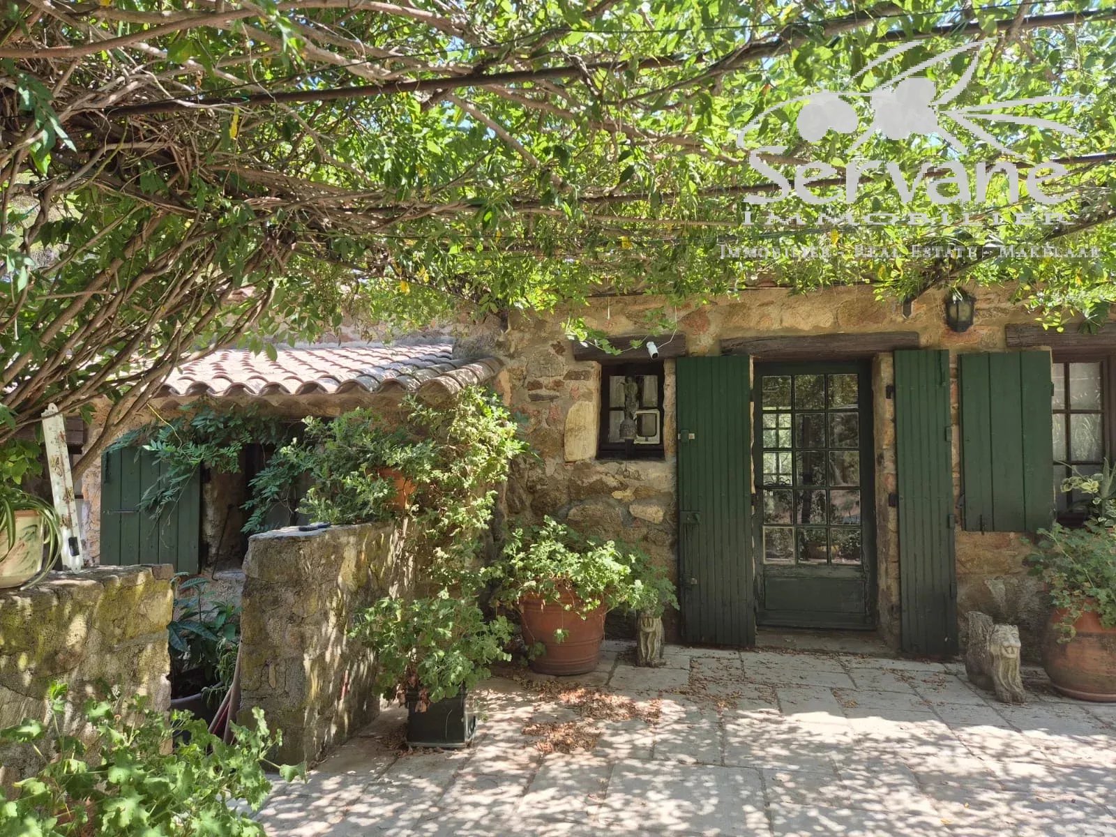 FOR SALE STONE PROPERTY WITH ANNEXES