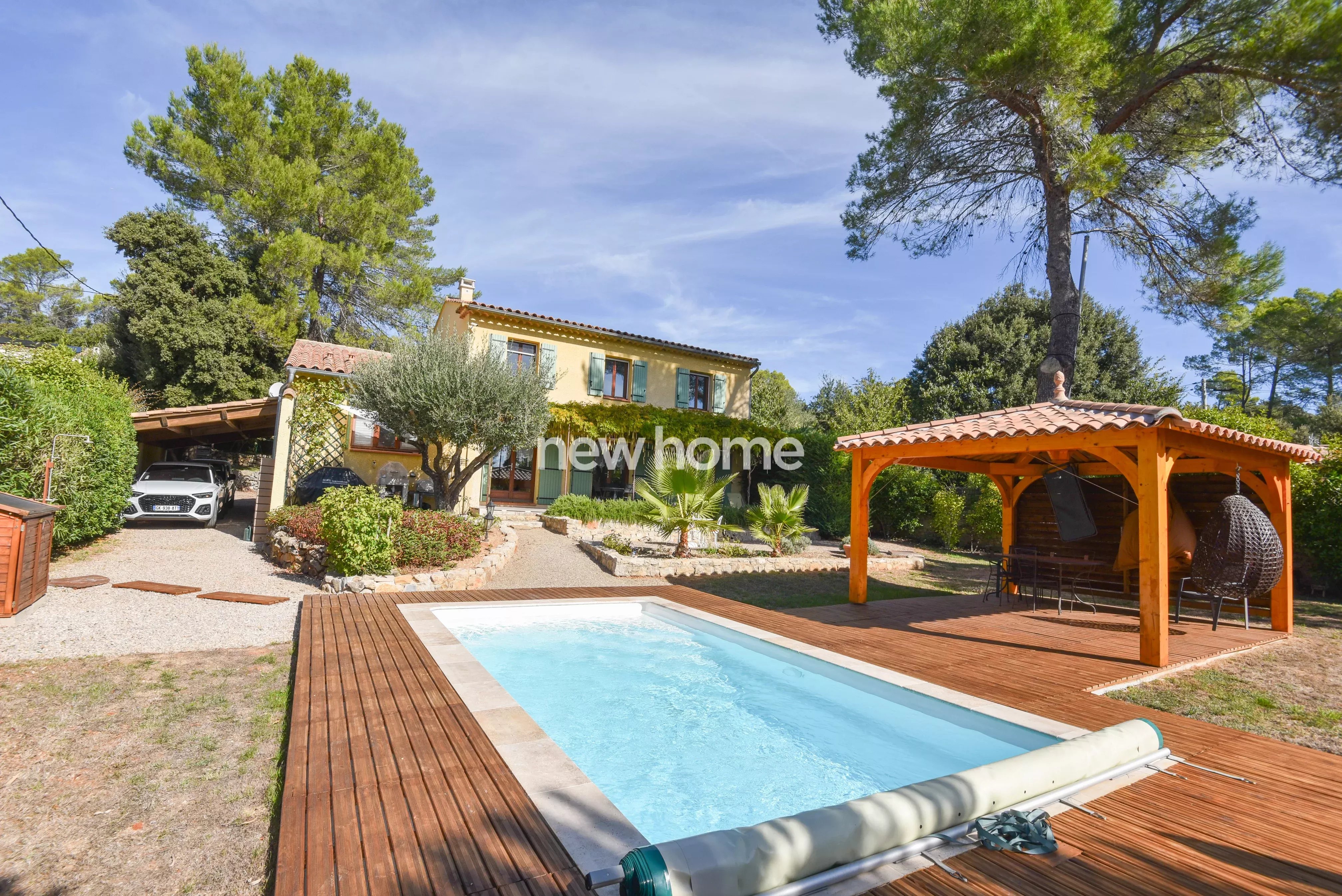 Maison tout confort avec grand jardin, garage, piscine et proximité du village