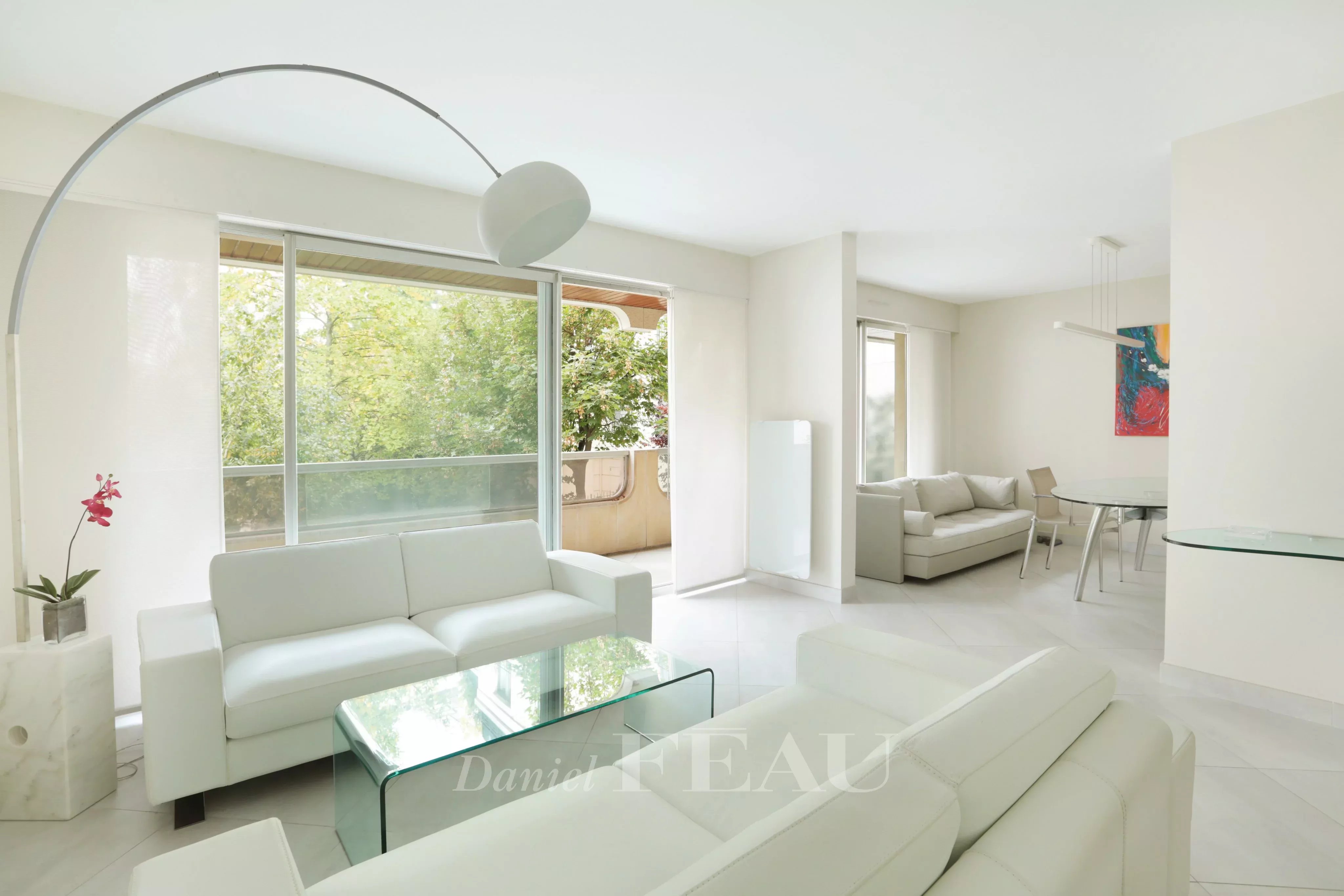 Paris 7th District –  A bright one-bed apartment rented furnished