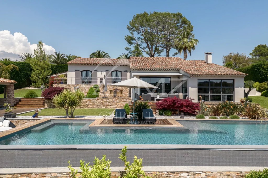 Villa for sale in Mougins — An Exceptional Villa in the Heart of Les Parcs de Mougins