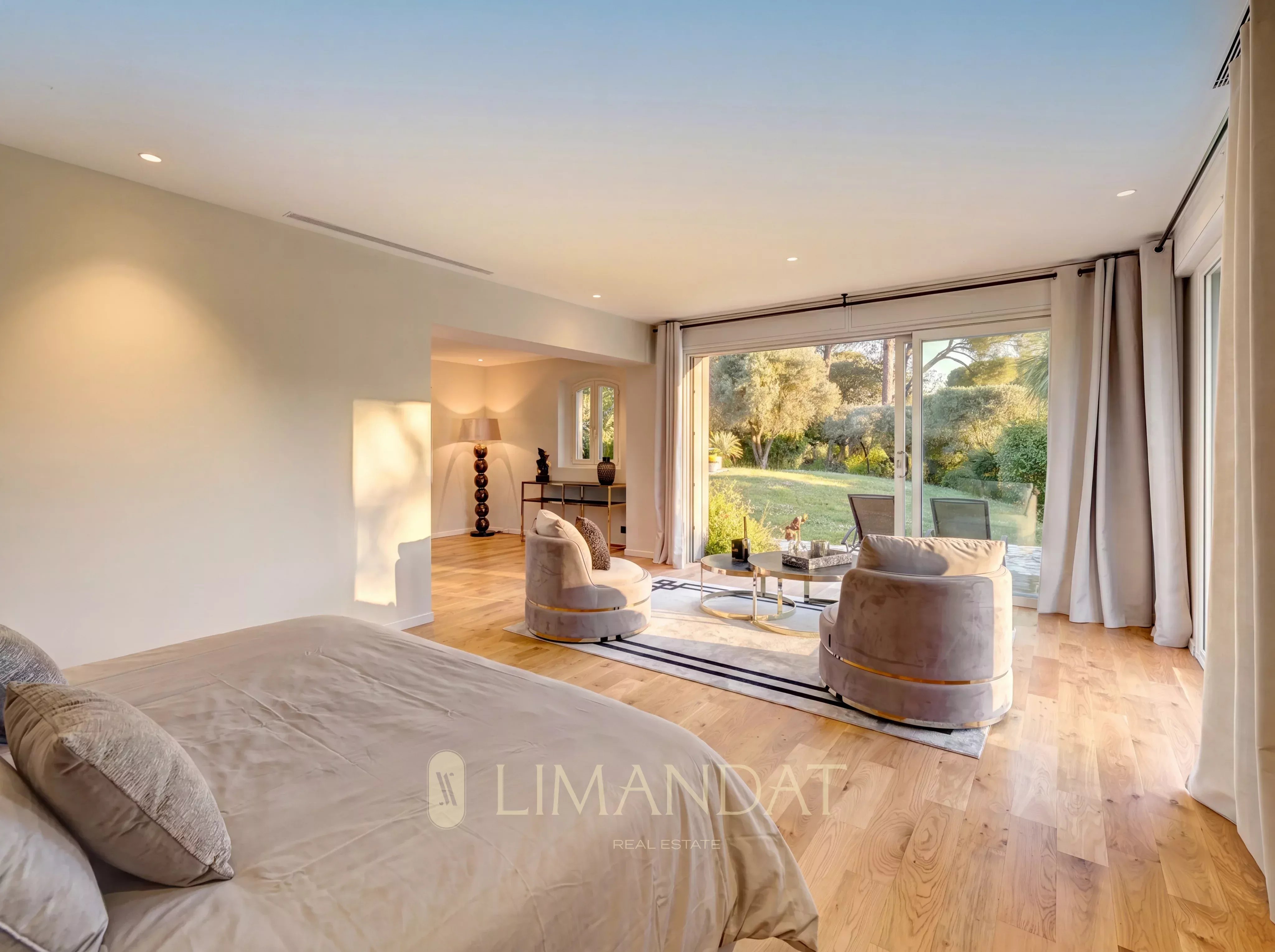 Location longue durée | Mougins – Villa néo-provençale 5 suites, piscine, parc paysager 3 500 m²