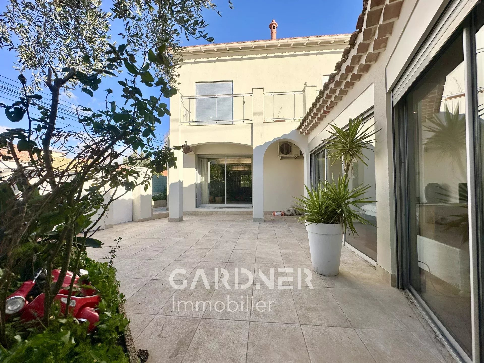 Agence immobilière de 